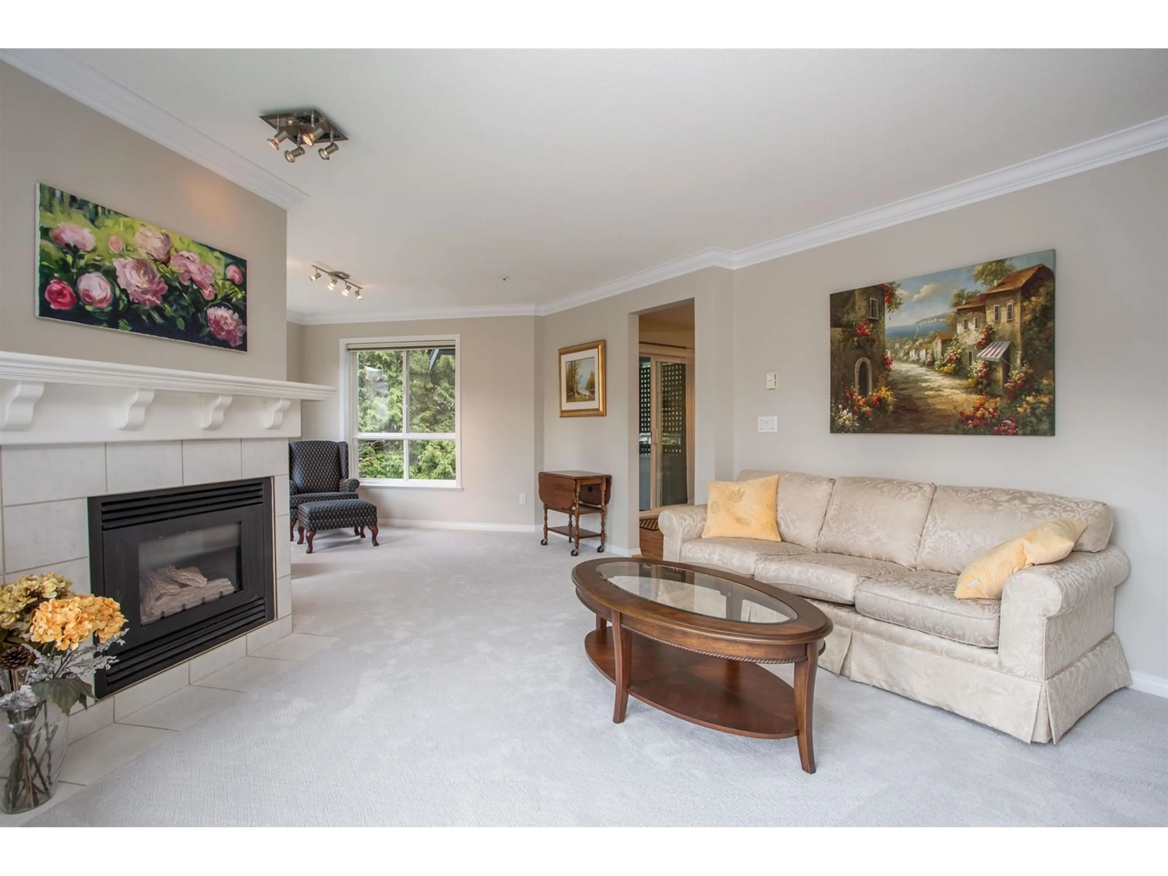 Living room with furniture, unknown for 311 - 15555 16, Surrey British Columbia V4A1R7