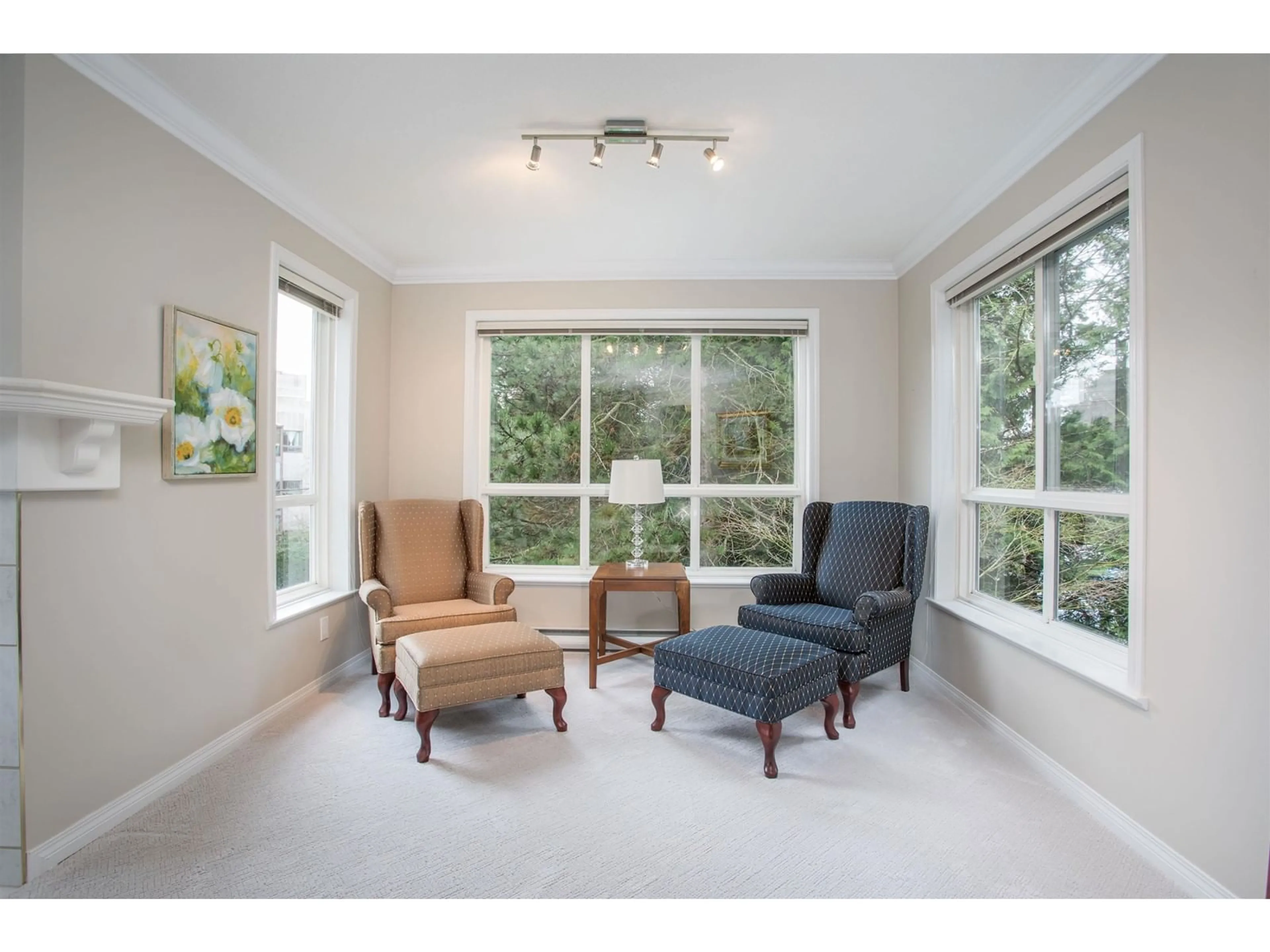 Living room with furniture, unknown for 311 - 15555 16, Surrey British Columbia V4A1R7