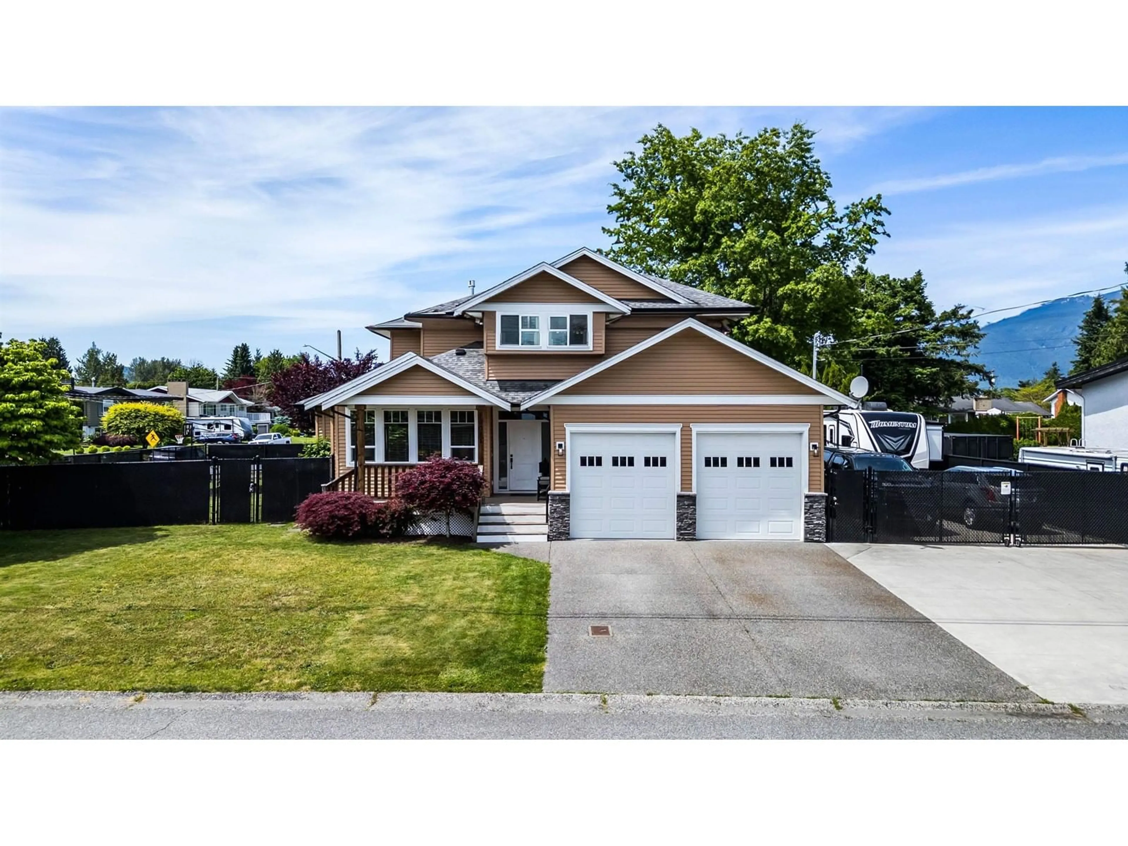 Home with vinyl exterior material, street for 10011 KILLARNEY DRIVE, Chilliwack British Columbia V2P5P7