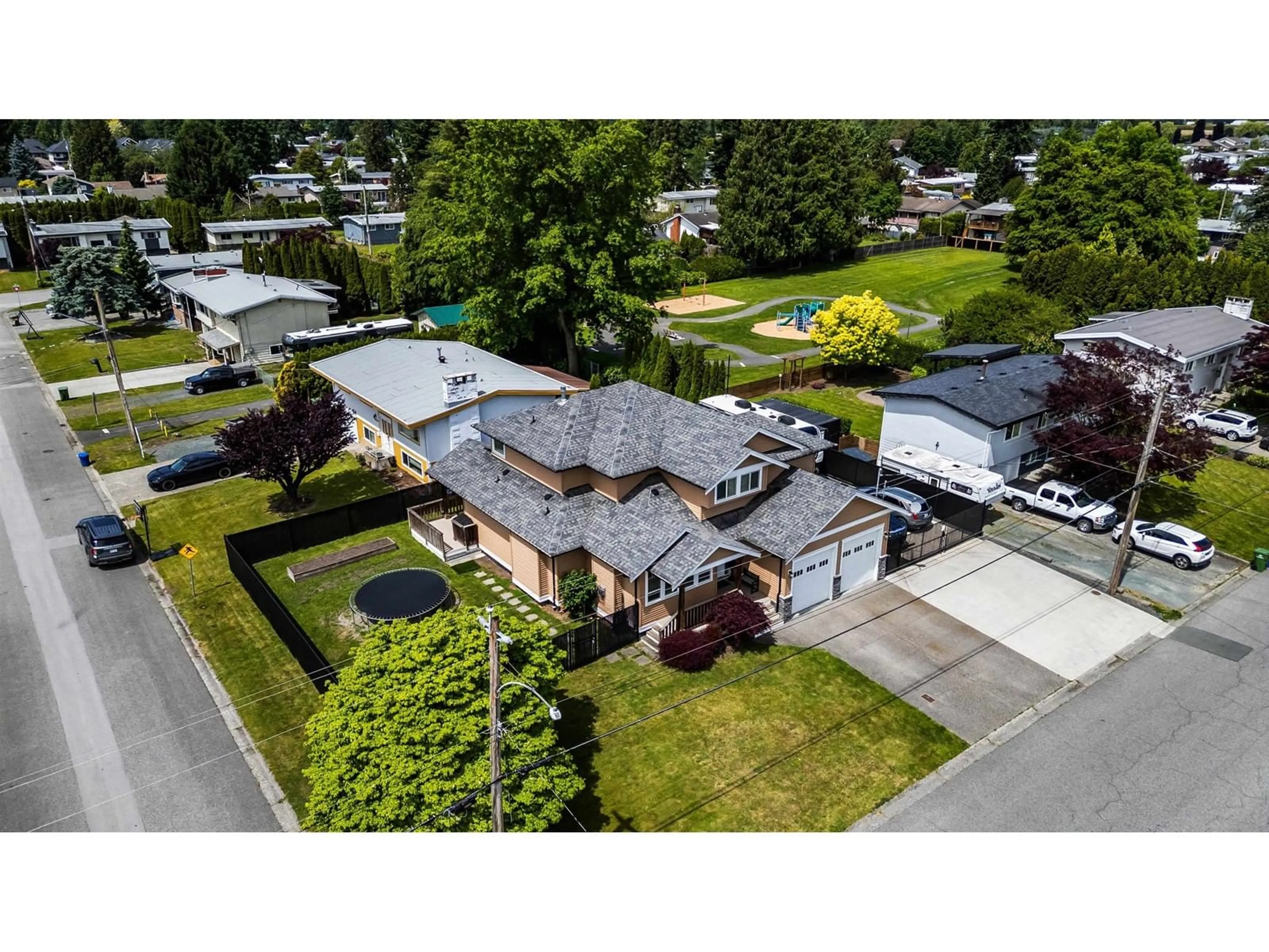 A pic from outside/outdoor area/front of a property/back of a property/a pic from drone, street for 10011 KILLARNEY DRIVE, Chilliwack British Columbia V2P5P7