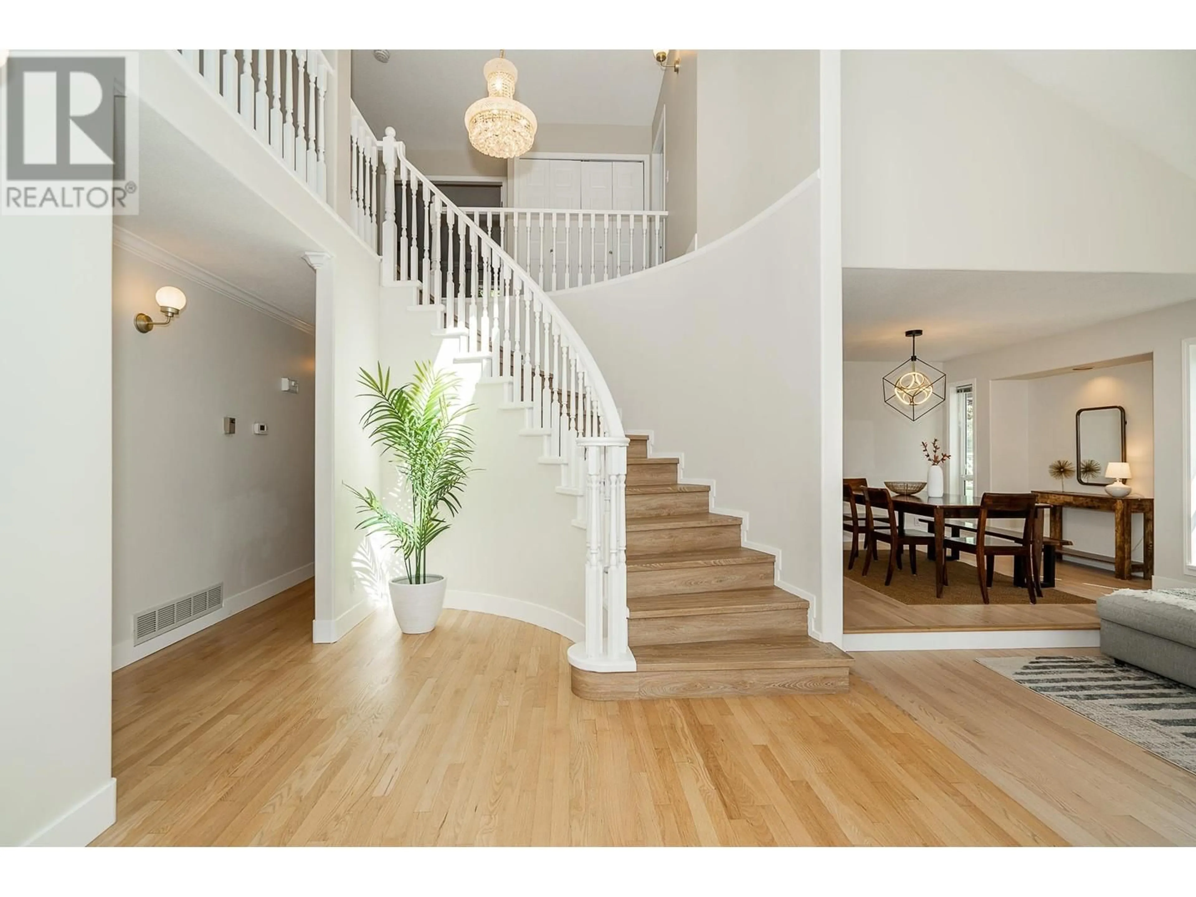 Indoor foyer for 12 FLAVELLE DRIVE, Port Moody British Columbia V3H4L4