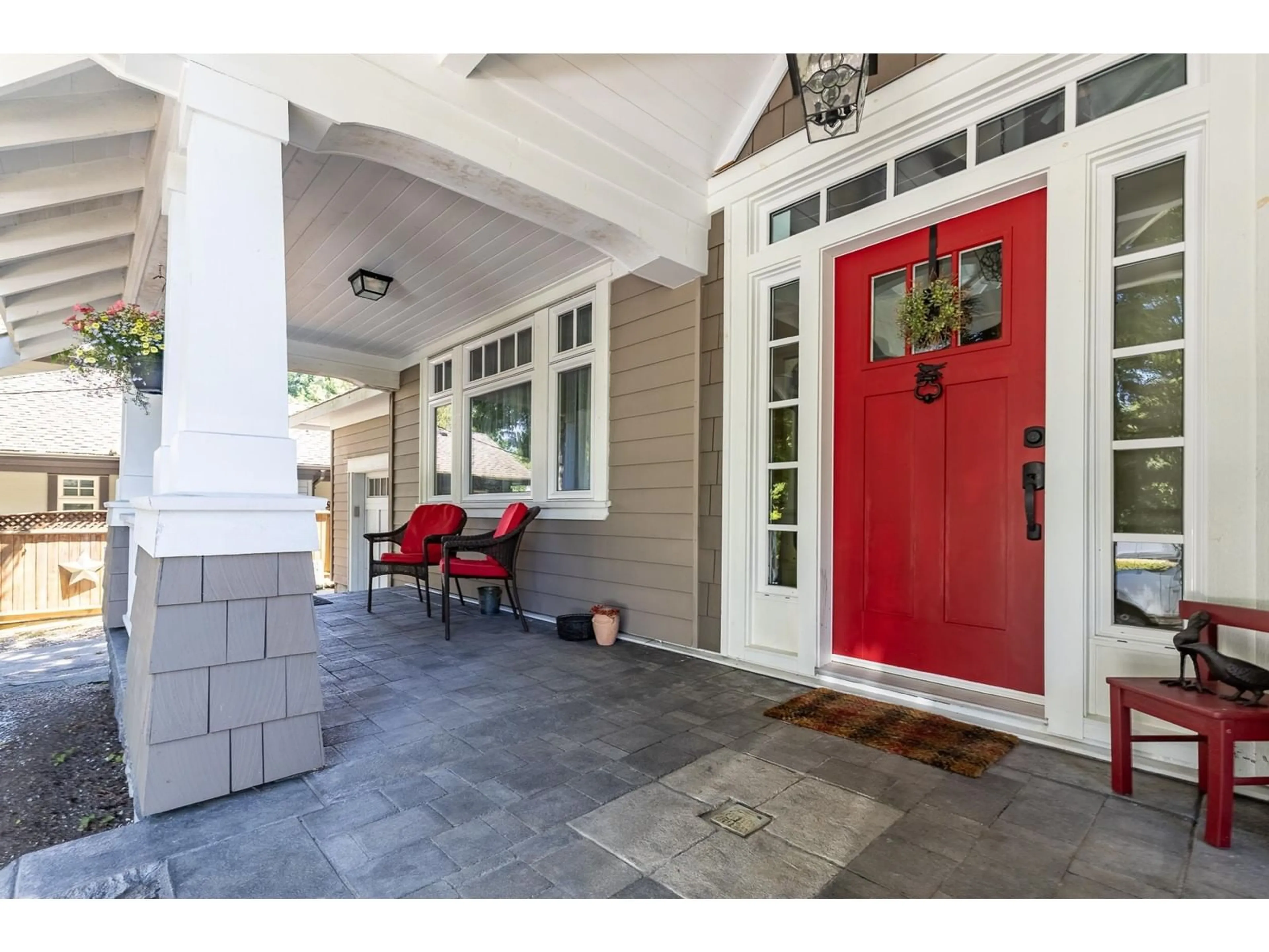 Indoor entryway for 12522 26A, Surrey British Columbia V4A2M3