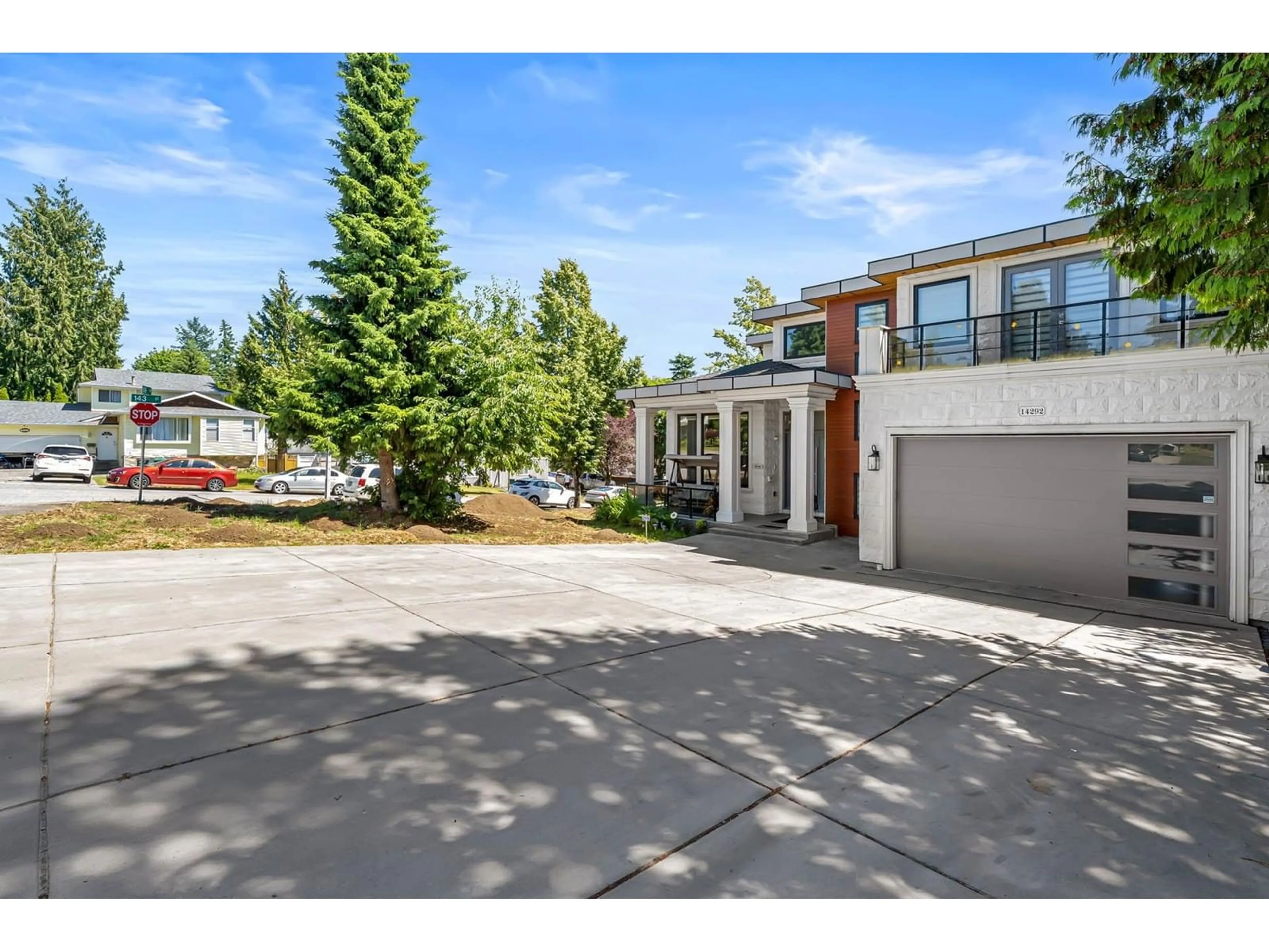 A pic from outside/outdoor area/front of a property/back of a property/a pic from drone, street for 14292 69, Surrey British Columbia V3W2H7
