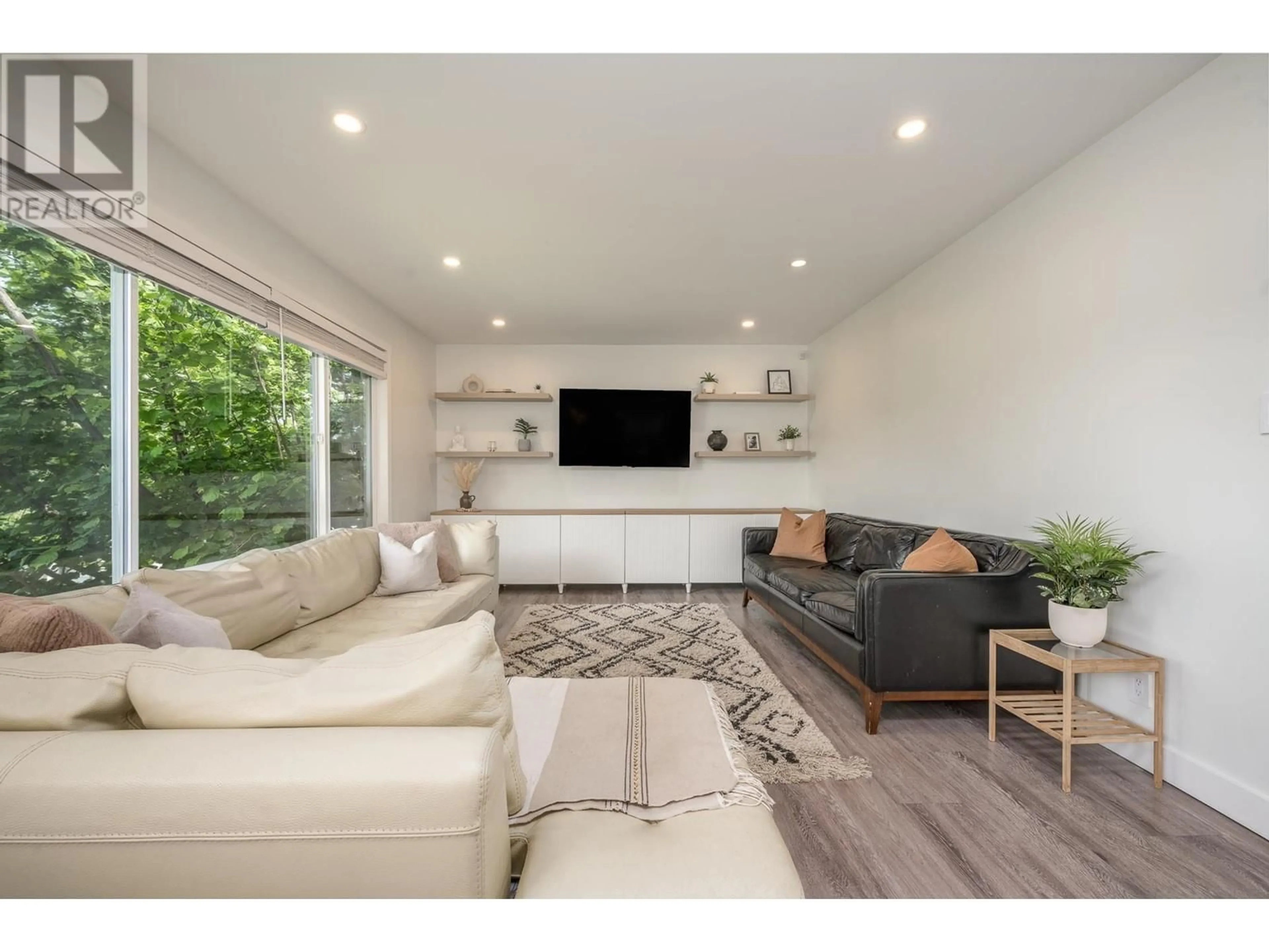 Living room with furniture, wood/laminate floor for 4768 45 AVENUE, Delta British Columbia V4K1J8