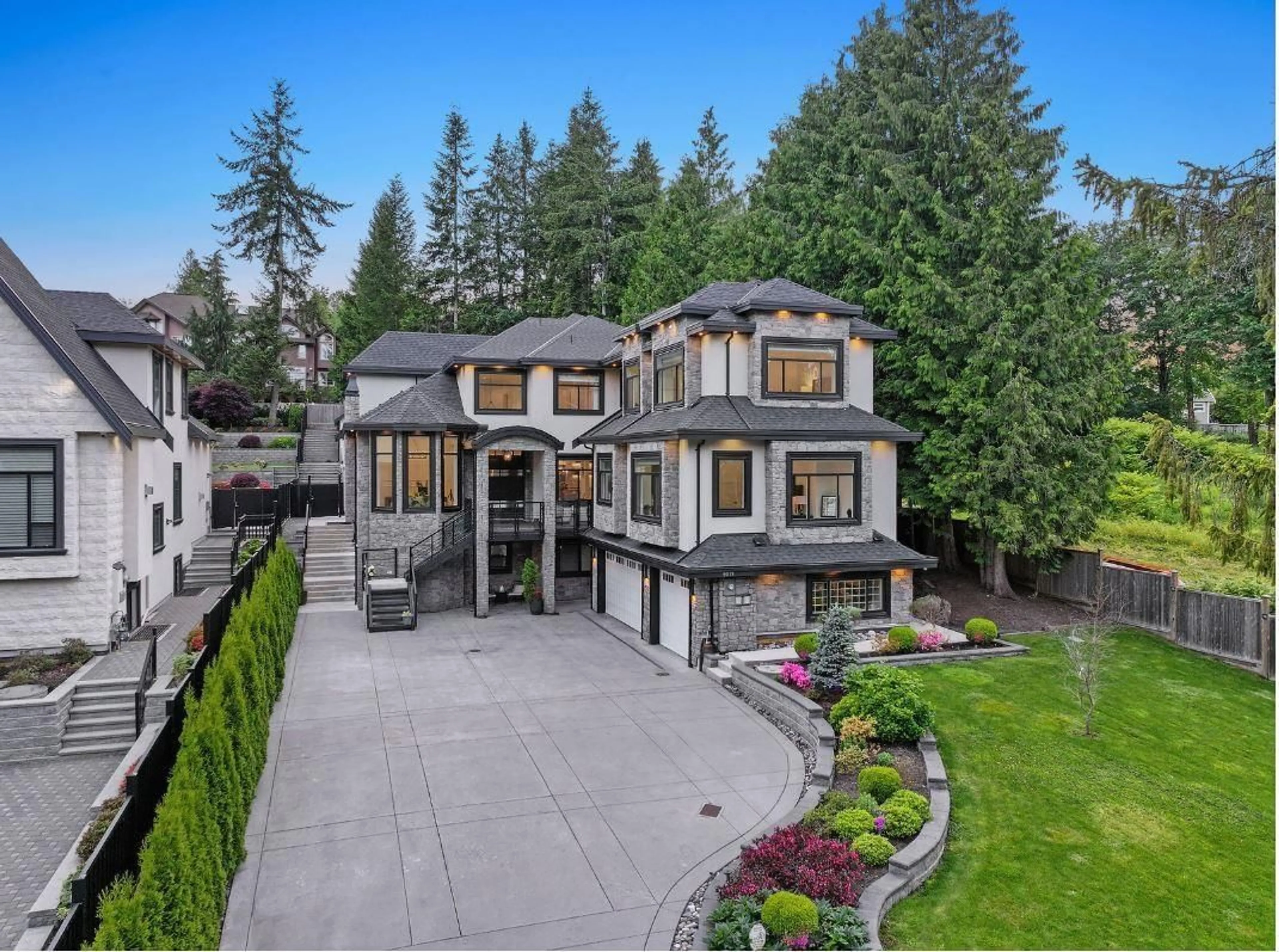 A pic from outside/outdoor area/front of a property/back of a property/a pic from drone, unknown for 9075 164, Surrey British Columbia V4N2Z9
