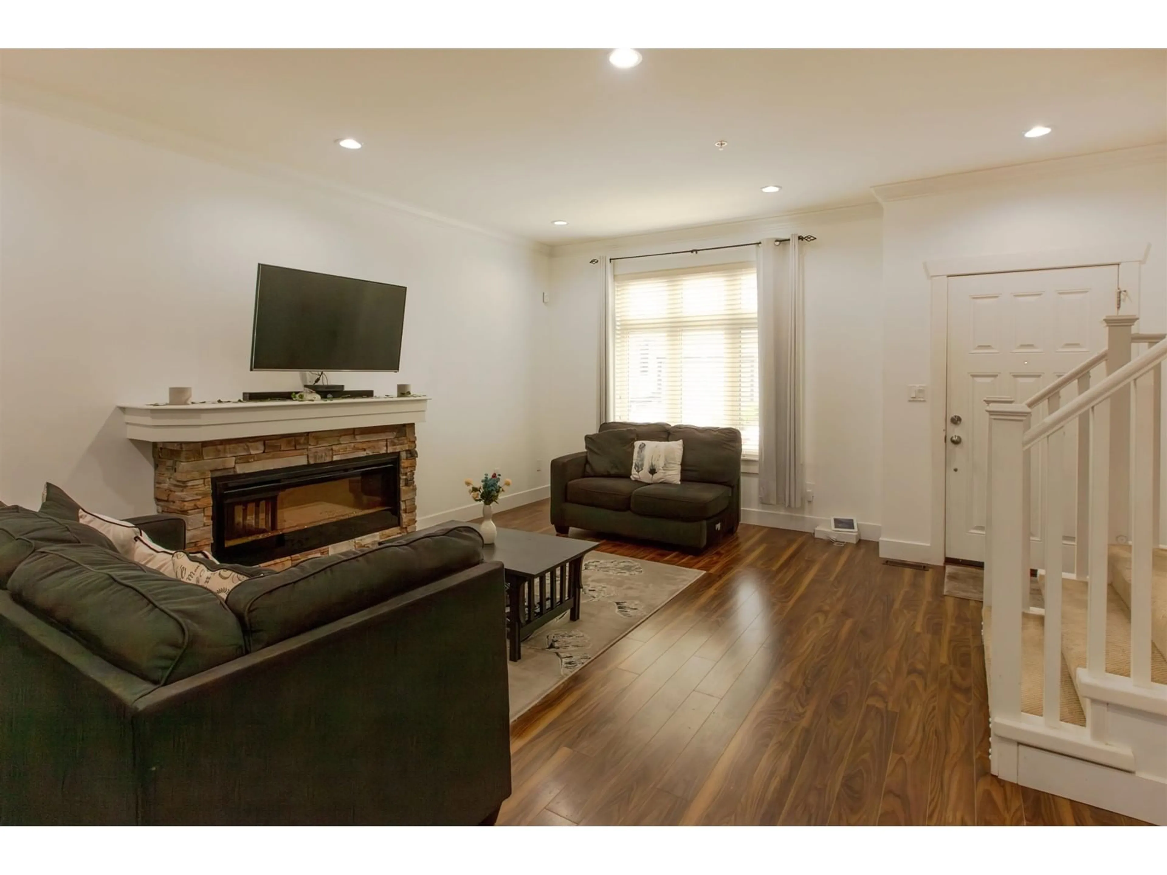 Living room with furniture, wood/laminate floor for 21145 77B, Langley British Columbia V2Y0J3