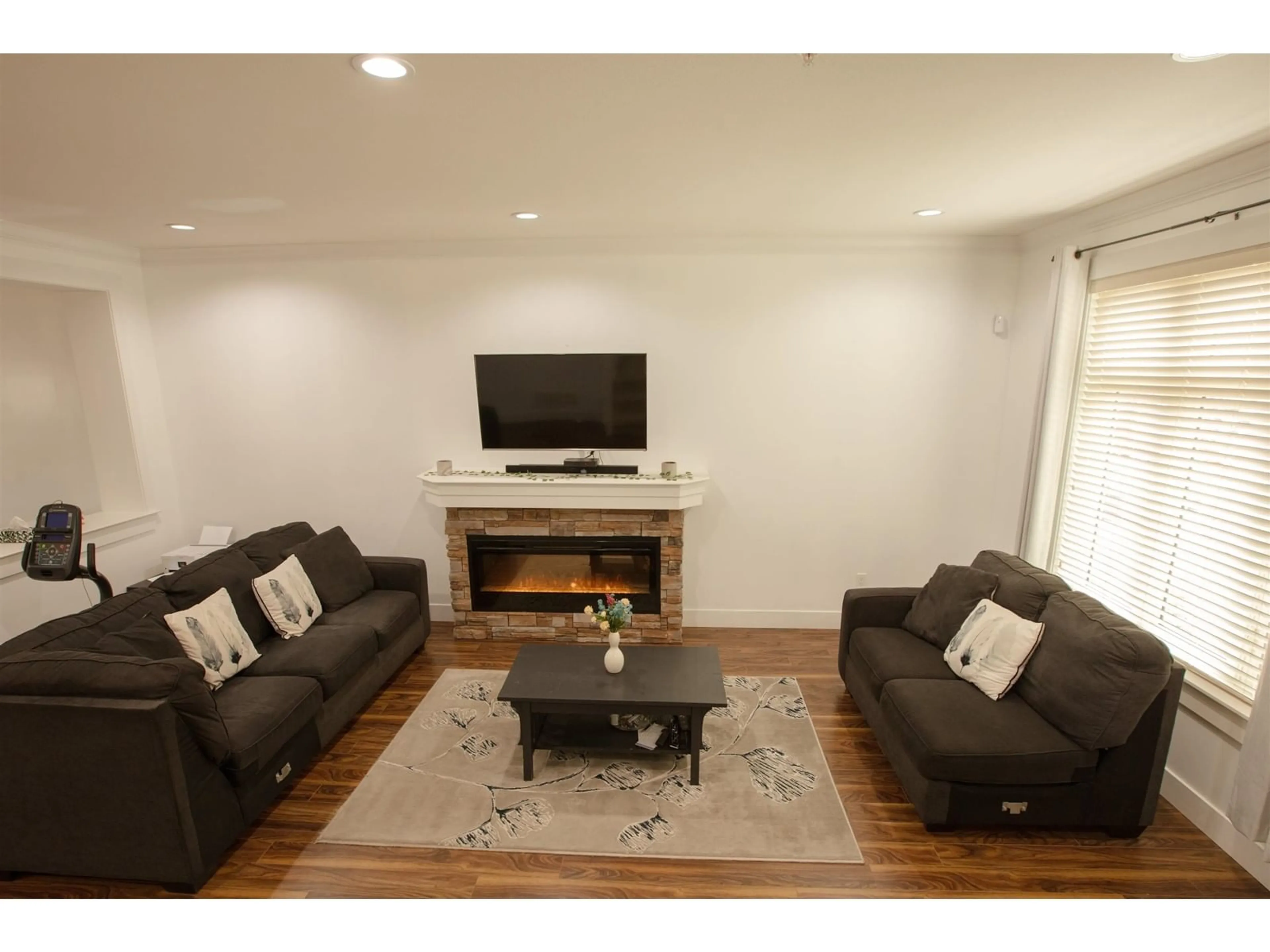 Living room with furniture, wood/laminate floor for 21145 77B, Langley British Columbia V2Y0J3
