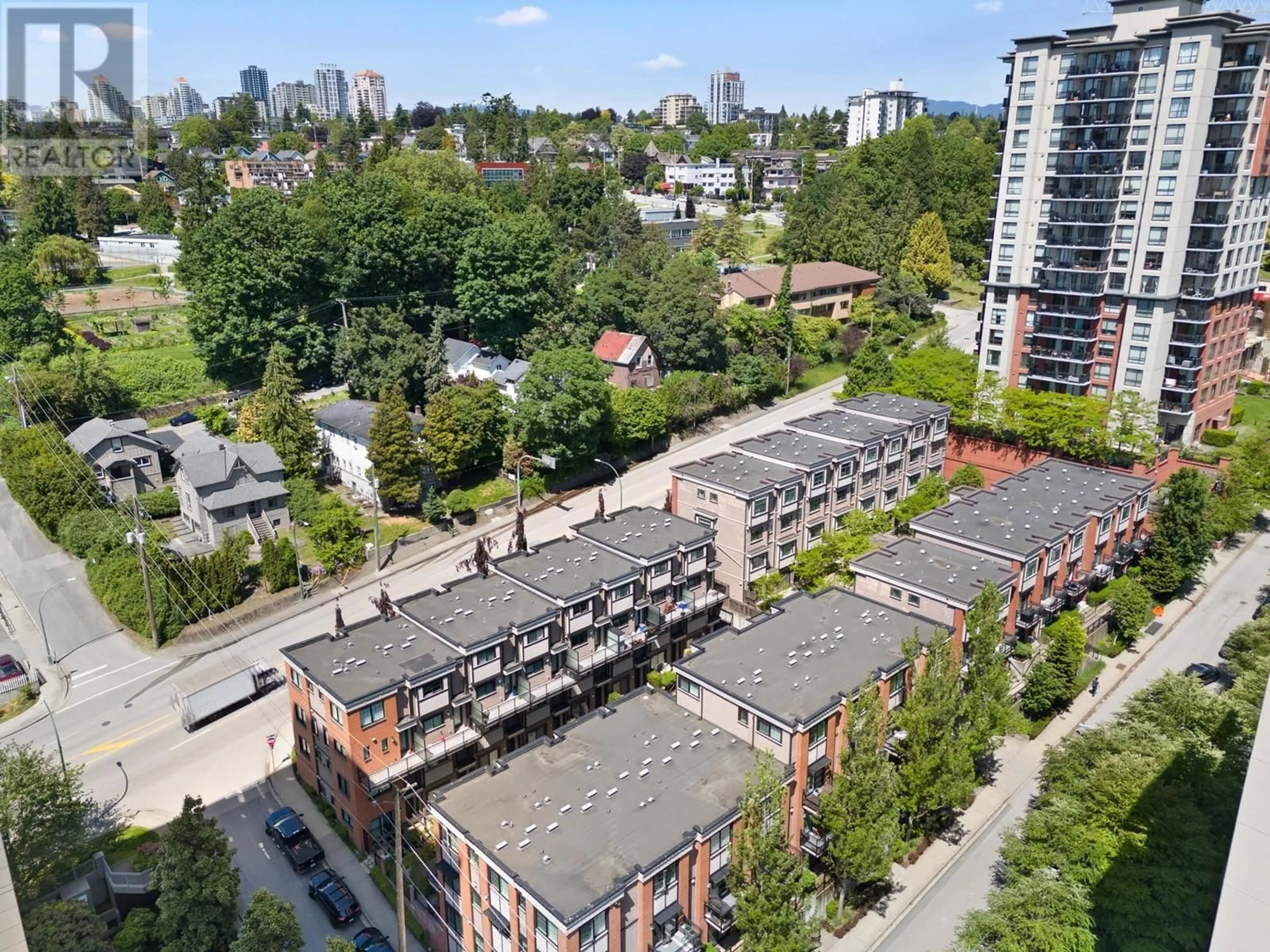 A pic from outside/outdoor area/front of a property/back of a property/a pic from drone, city buildings view from balcony for 10 - 838 ROYAL AVENUE, New Westminster British Columbia V3M1J9