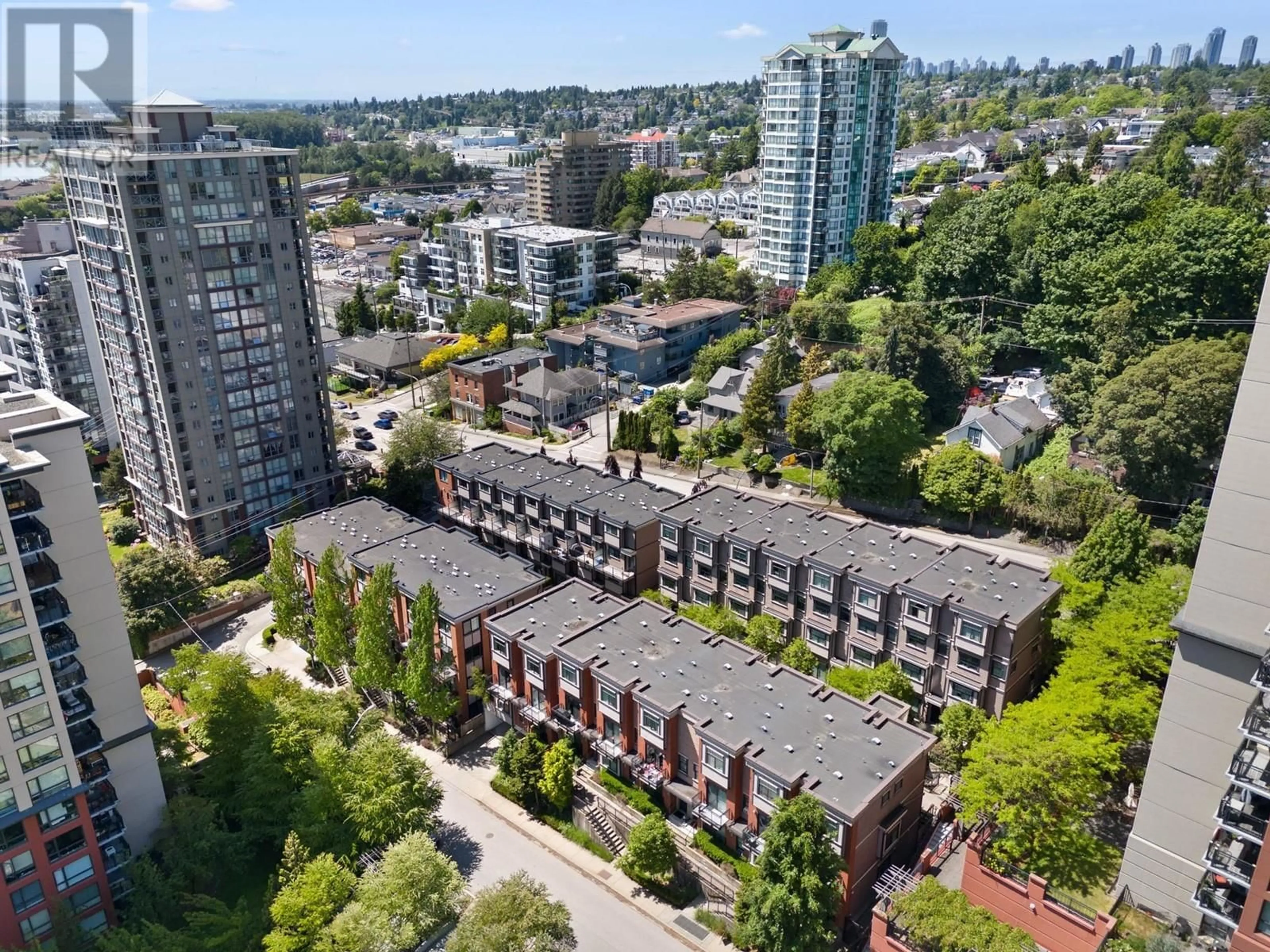 A pic from outside/outdoor area/front of a property/back of a property/a pic from drone, city buildings view from balcony for 10 - 838 ROYAL AVENUE, New Westminster British Columbia V3M1J9