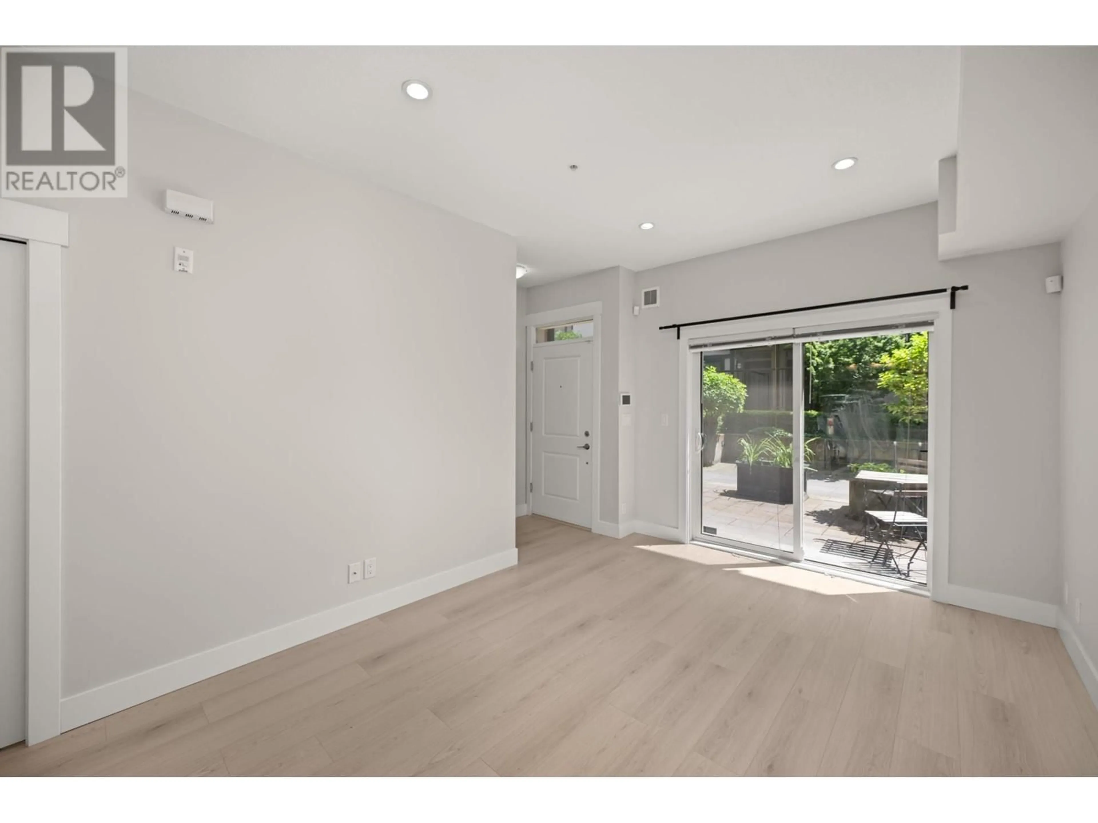 A pic of a room for 10 - 838 ROYAL AVENUE, New Westminster British Columbia V3M1J9