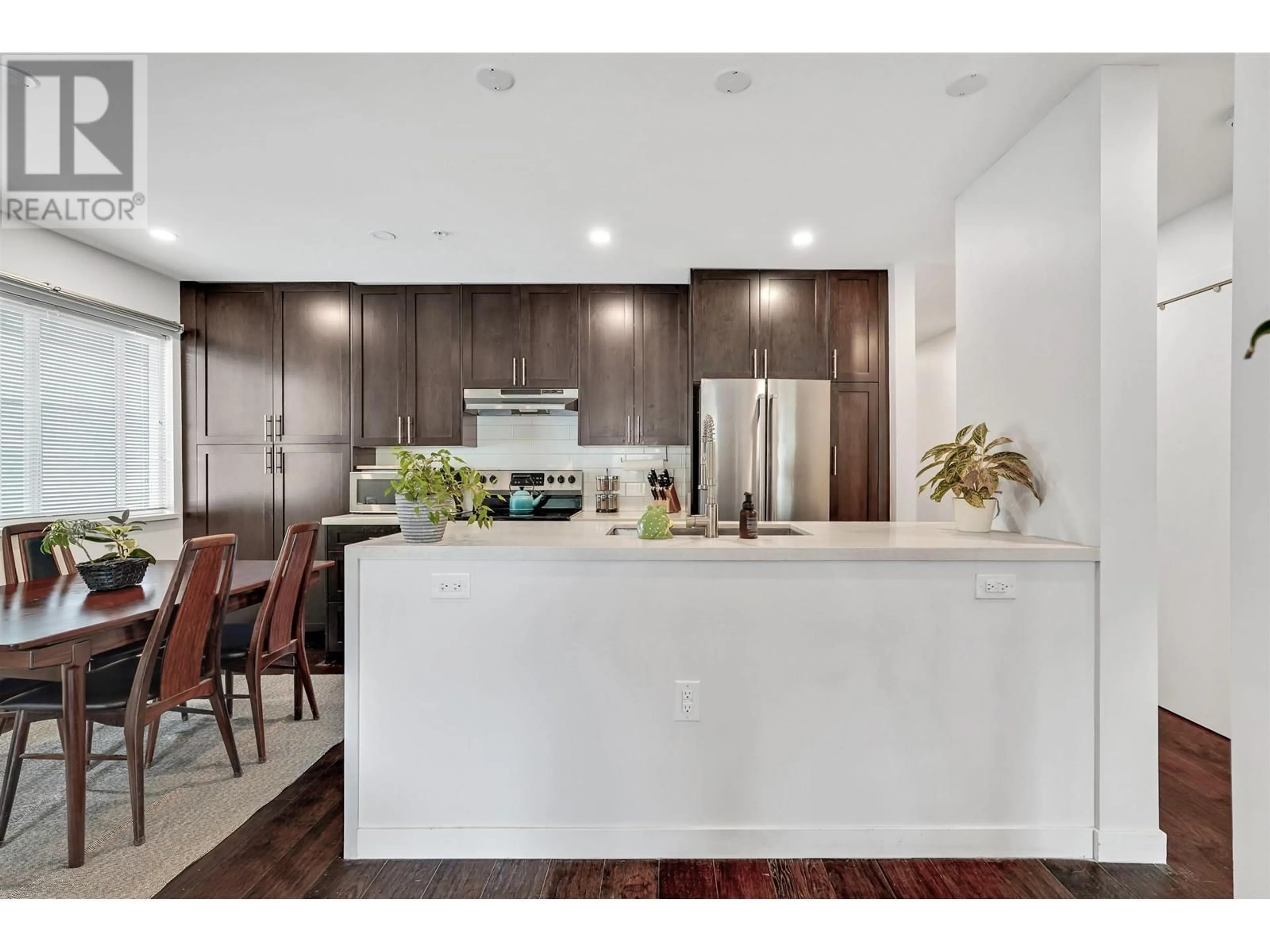 Open concept kitchen, unknown for 302 - 357 2ND STREET, North Vancouver British Columbia V7L1C6