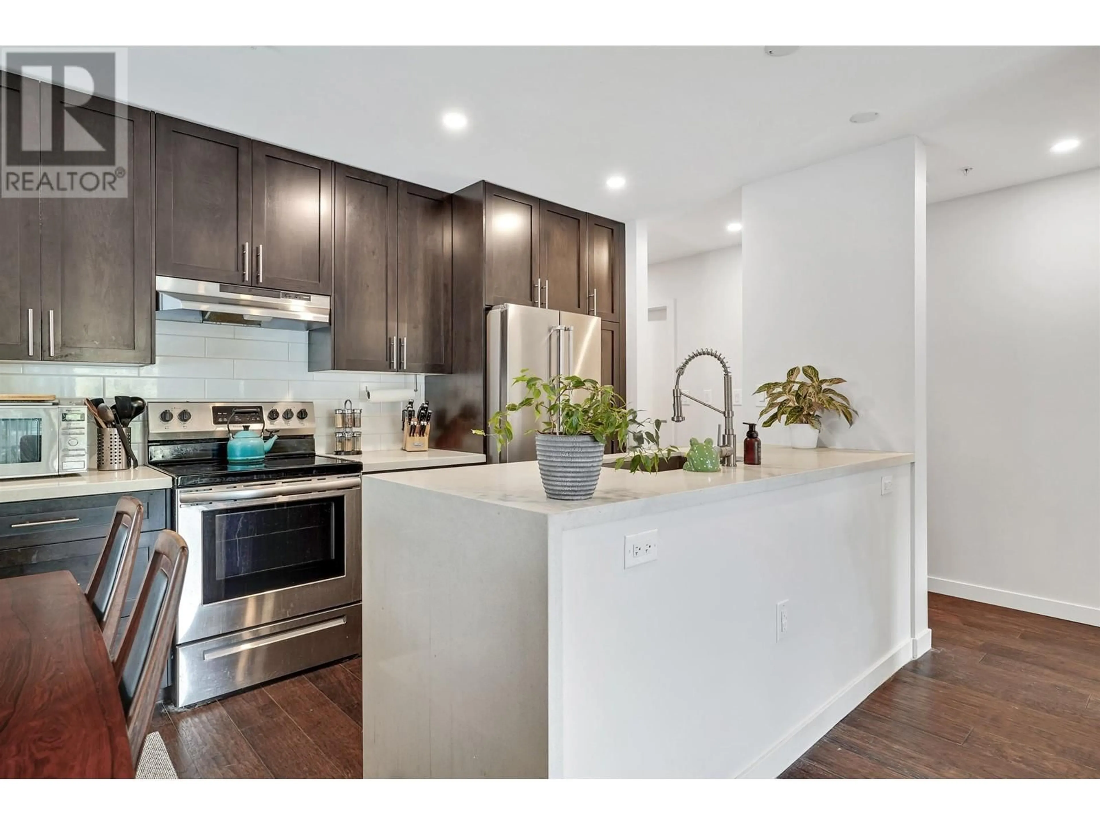 Open concept kitchen, unknown for 302 - 357 2ND STREET, North Vancouver British Columbia V7L1C6