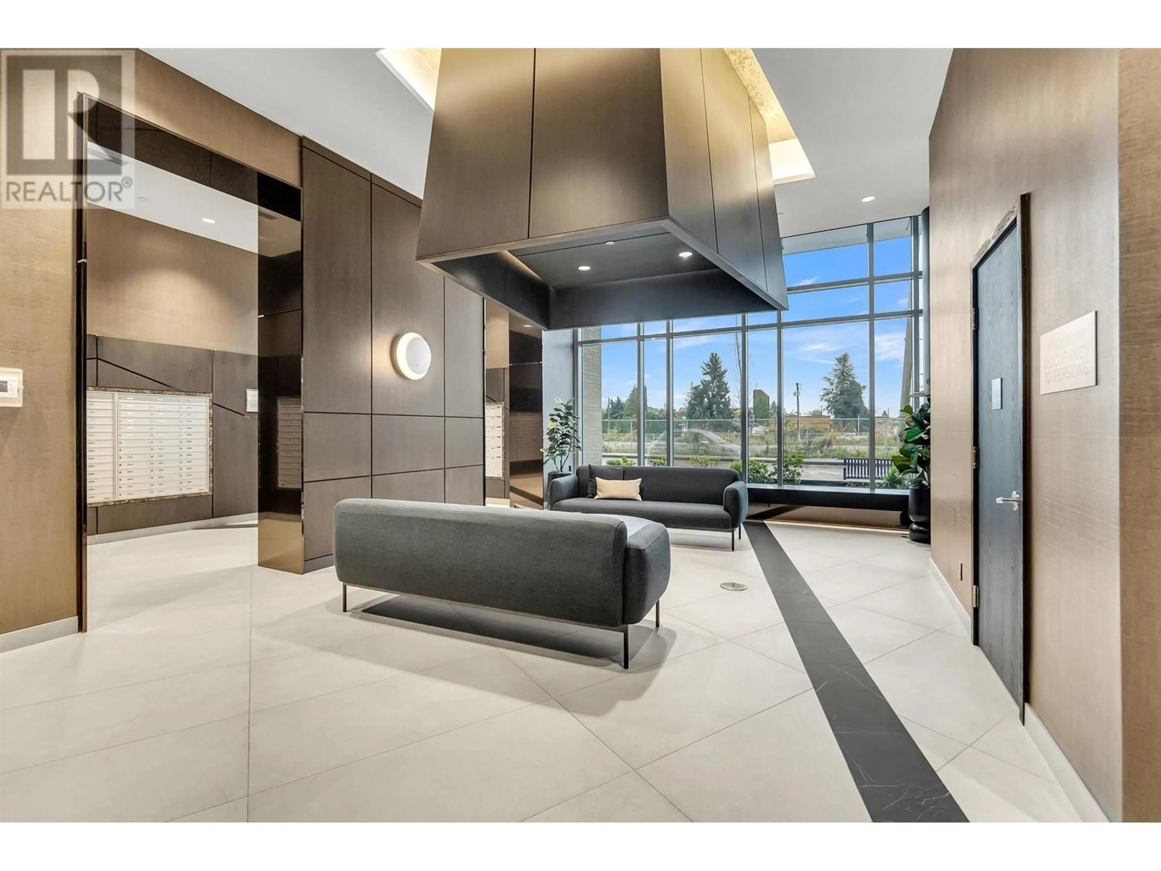 Indoor foyer for 1205 - 1500 FERN STREET, North Vancouver British Columbia V7J0E6