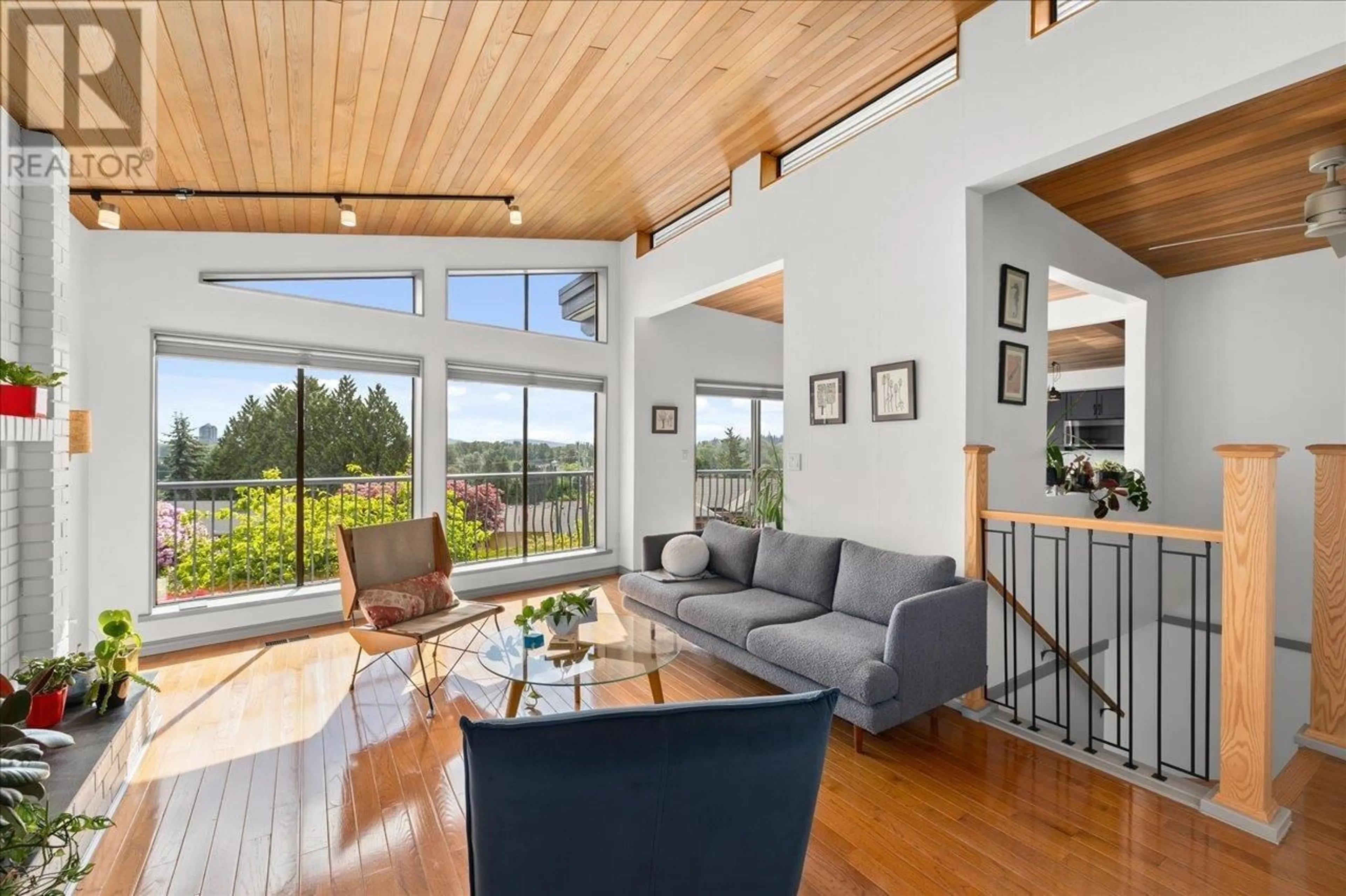 Living room with furniture, wood/laminate floor for 2949 WICKHAM DRIVE, Coquitlam British Columbia V3C4N5