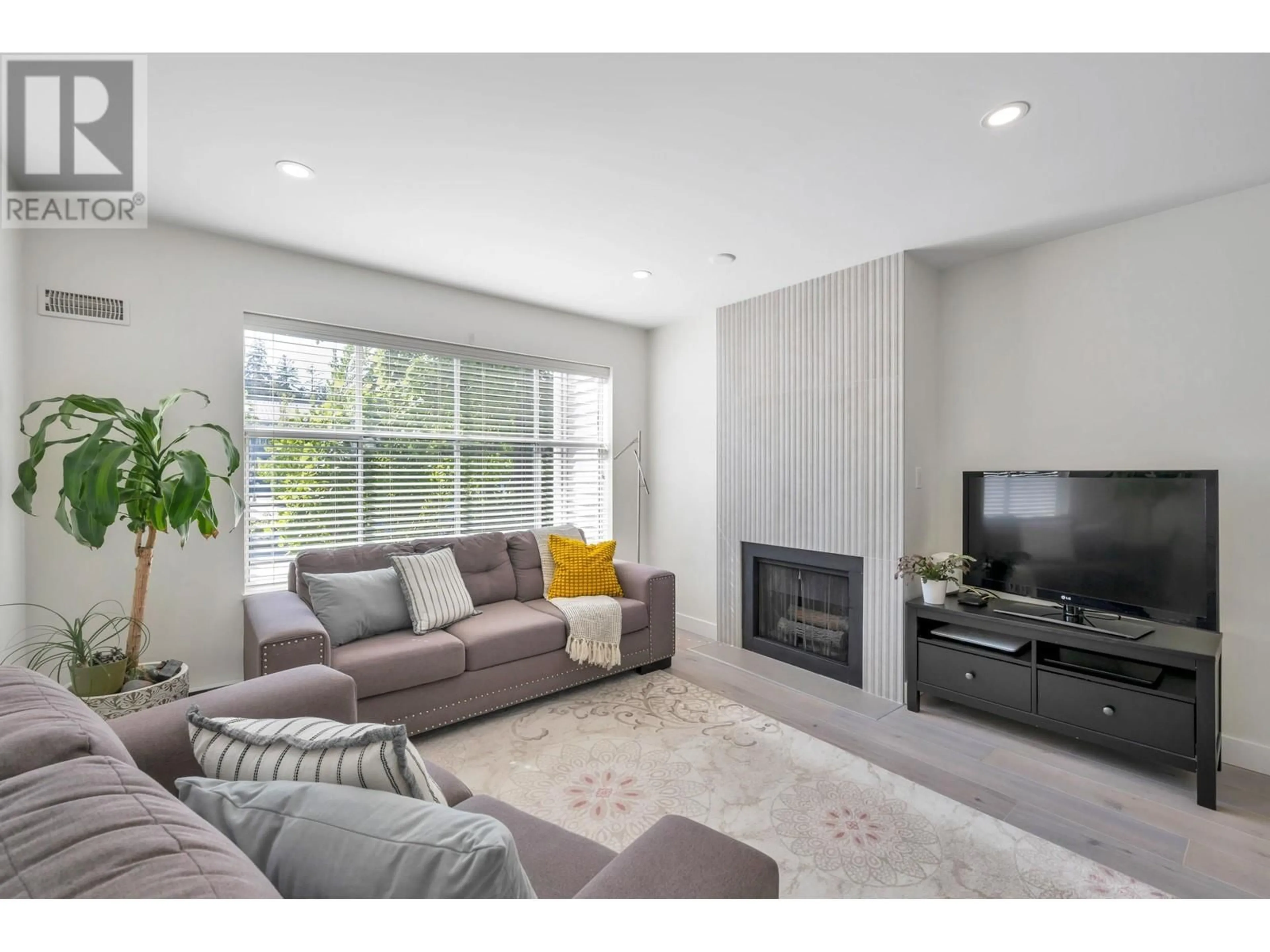 Living room with furniture, unknown for 20 - 2450 HAWTHORNE AVENUE, Port Coquitlam British Columbia V3C6B3