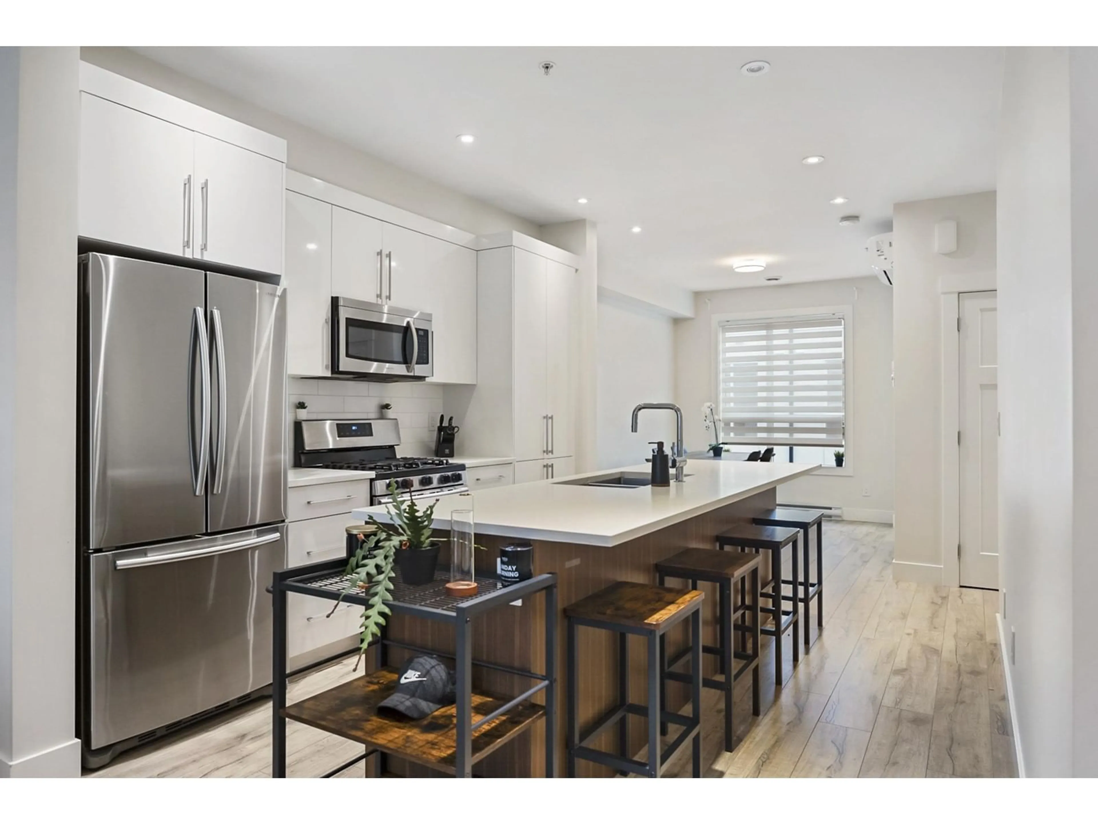 Open concept kitchen, unknown for 3 - 5475 199A, Langley British Columbia V3A1J7