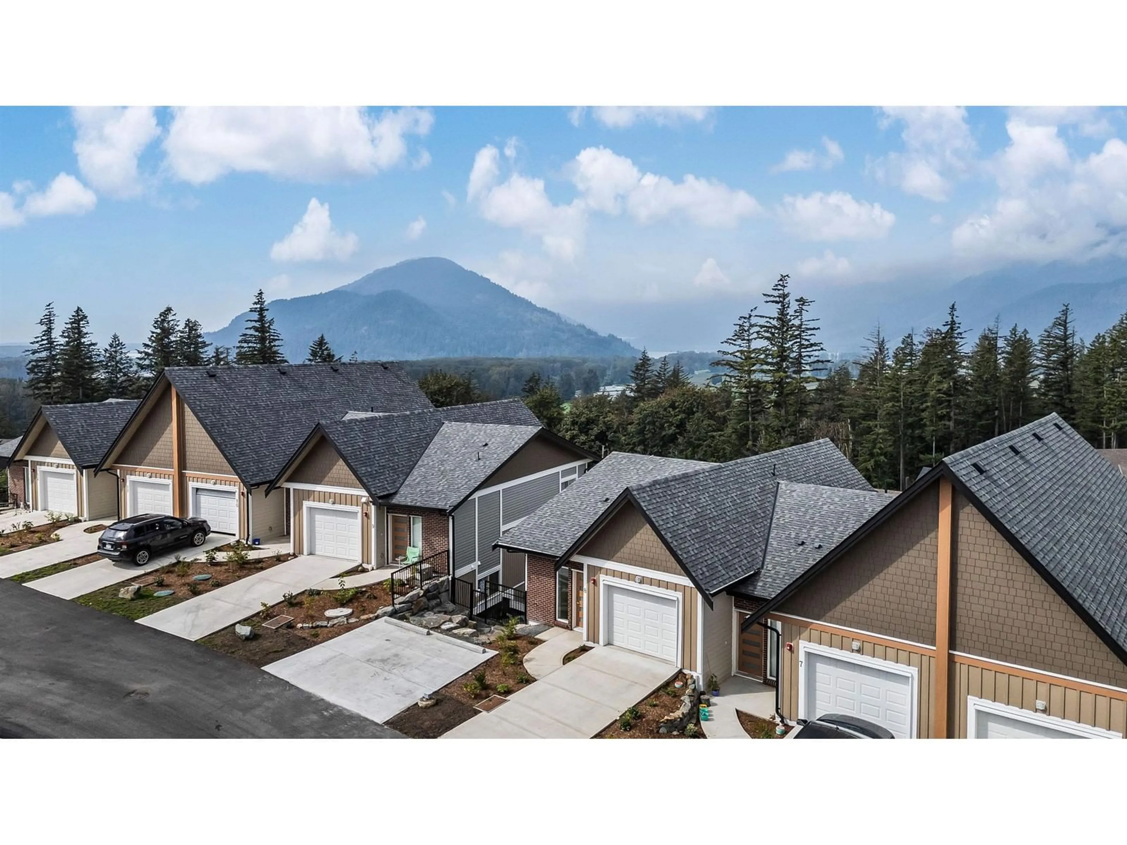 A pic from outside/outdoor area/front of a property/back of a property/a pic from drone, mountain view for 8 - 1928 WOODSIDE BOULEVARD, Agassiz British Columbia V0M1A1