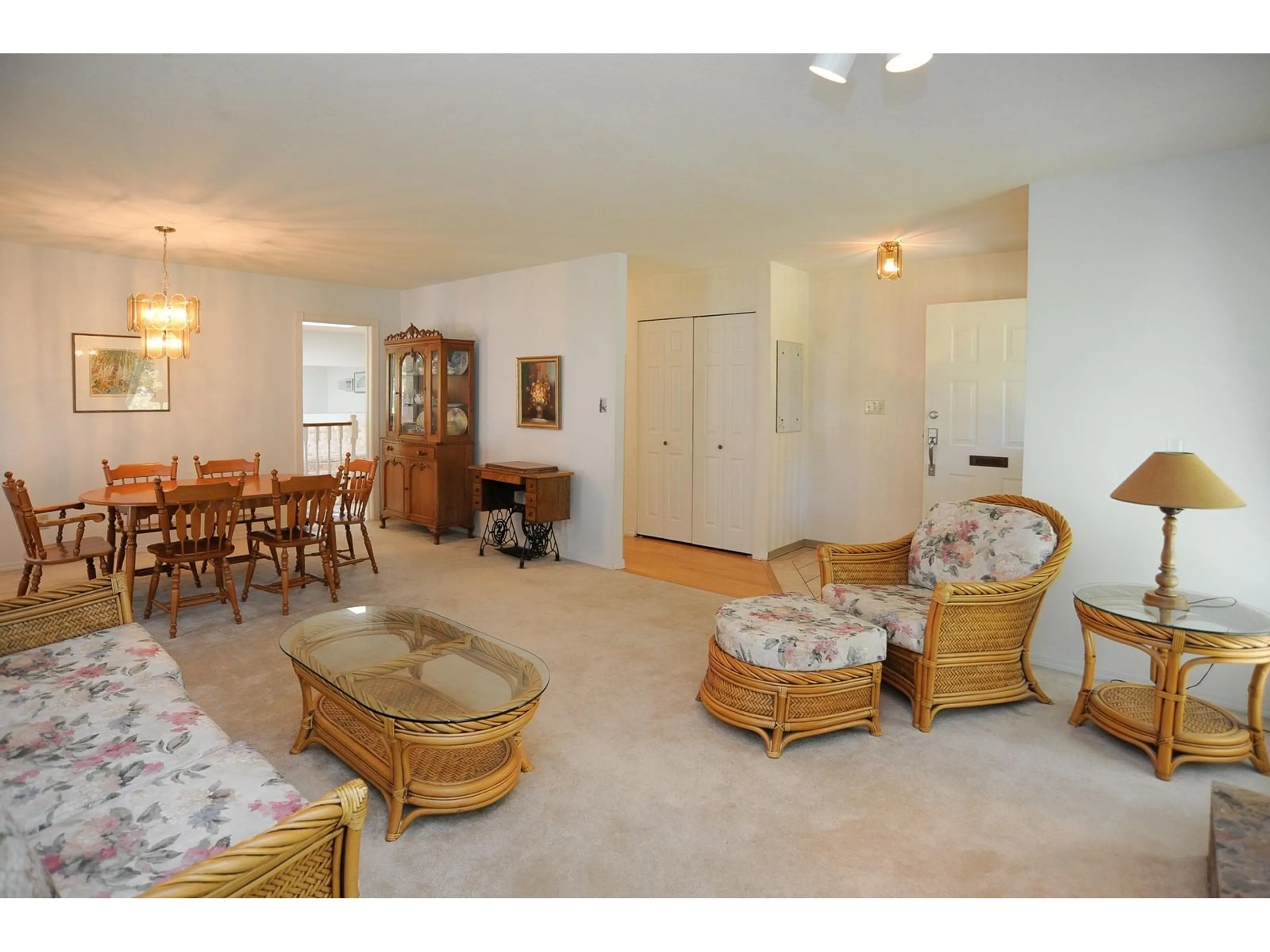 Living room with furniture, unknown for 13094 SUMMERHILL, Surrey British Columbia V4A7Y1