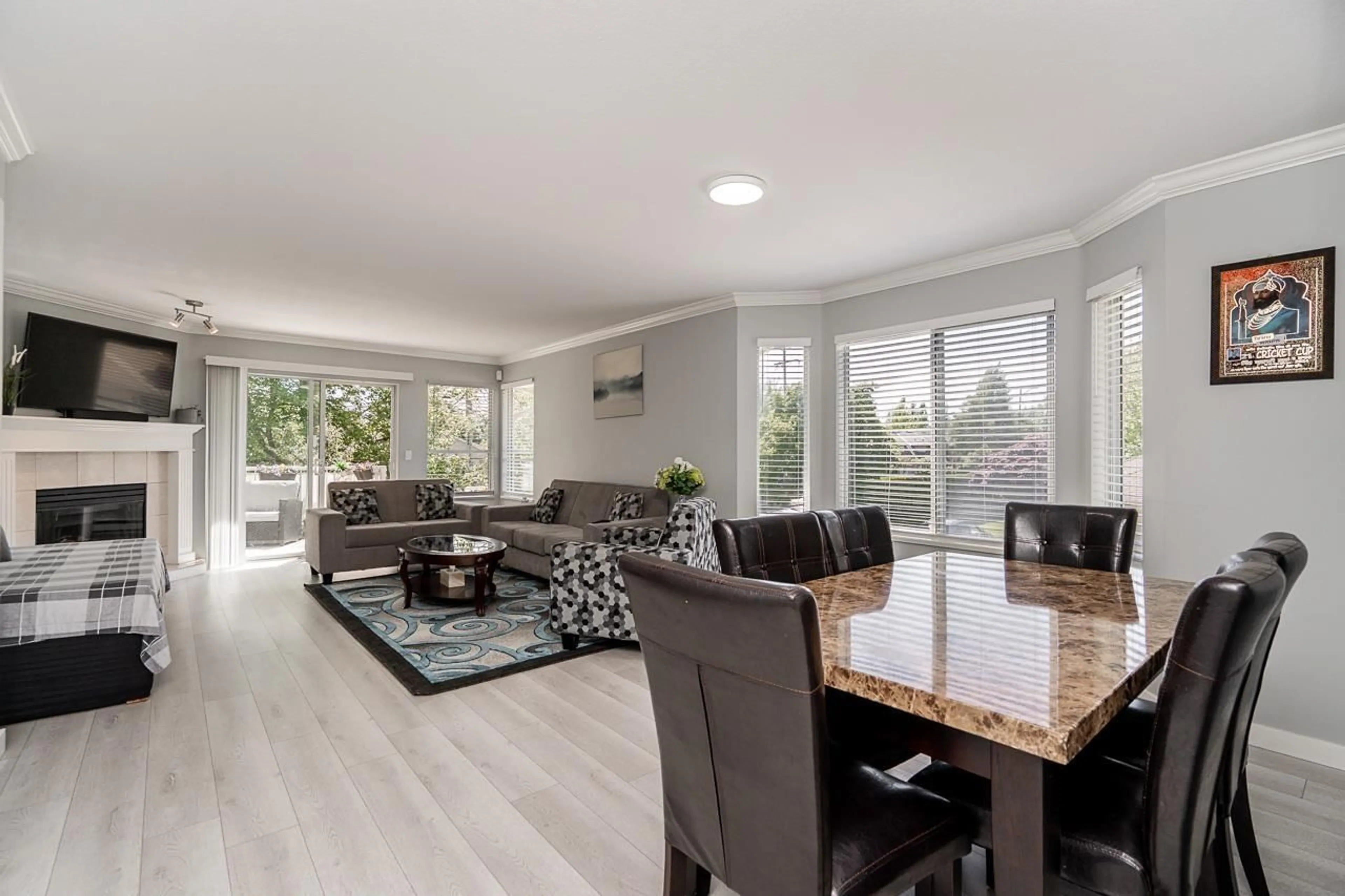 Living room with furniture, wood/laminate floor for 213 - 16031 82, Surrey British Columbia V4N0N4
