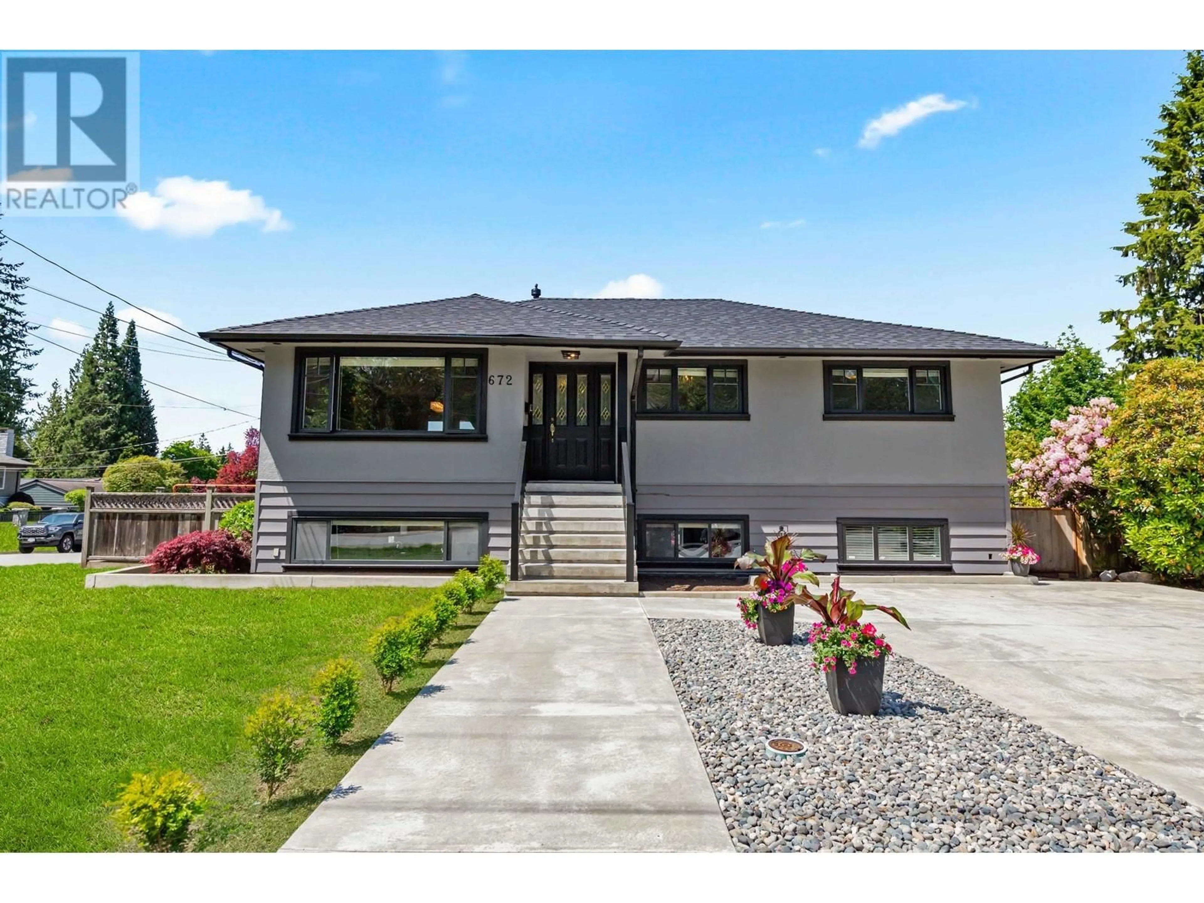Home with vinyl exterior material, street for 672 WILMOT STREET, Coquitlam British Columbia V3J6P4