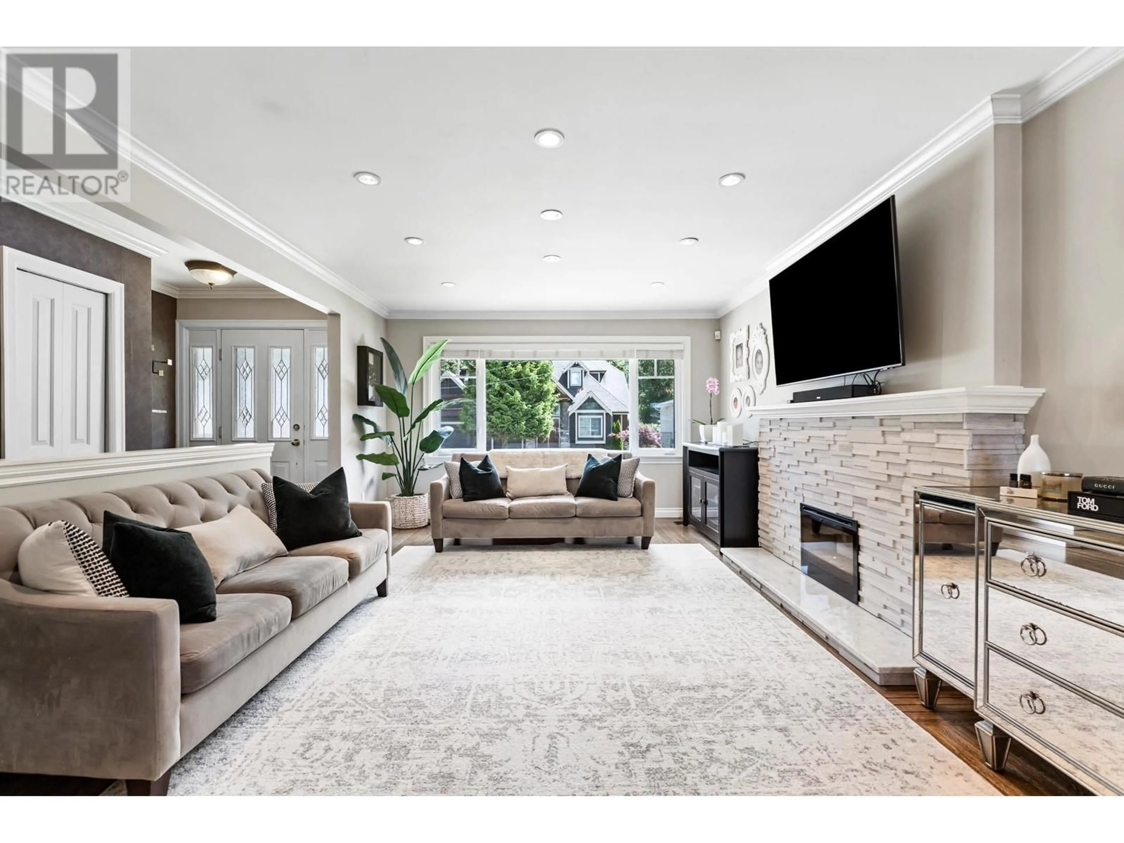 Living room with furniture, unknown for 672 WILMOT STREET, Coquitlam British Columbia V3J6P4