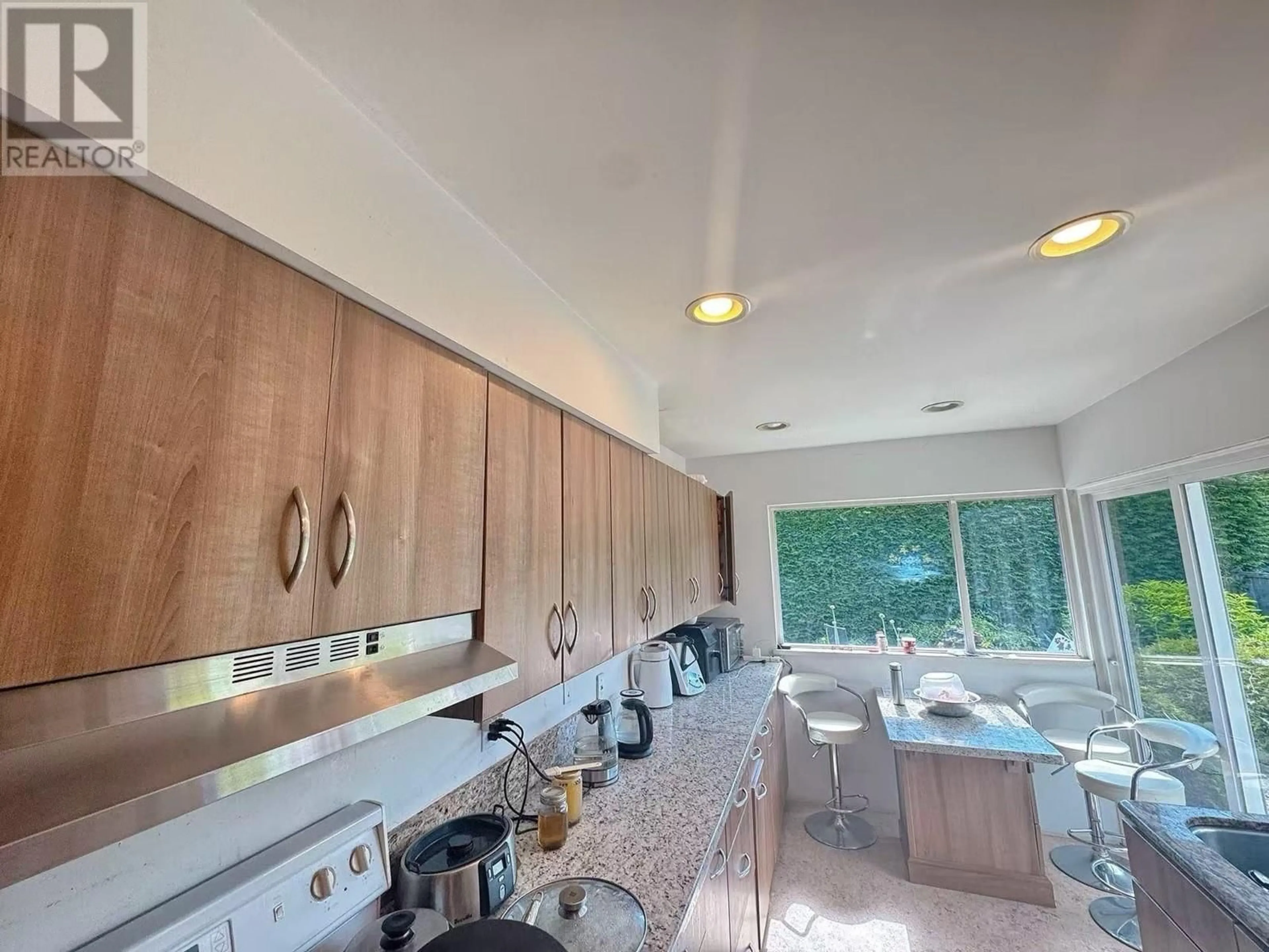 Kitchen with laundary machines, ceramic/tile floor for 7500 GLACIER CRESCENT, Richmond British Columbia V7A1L5