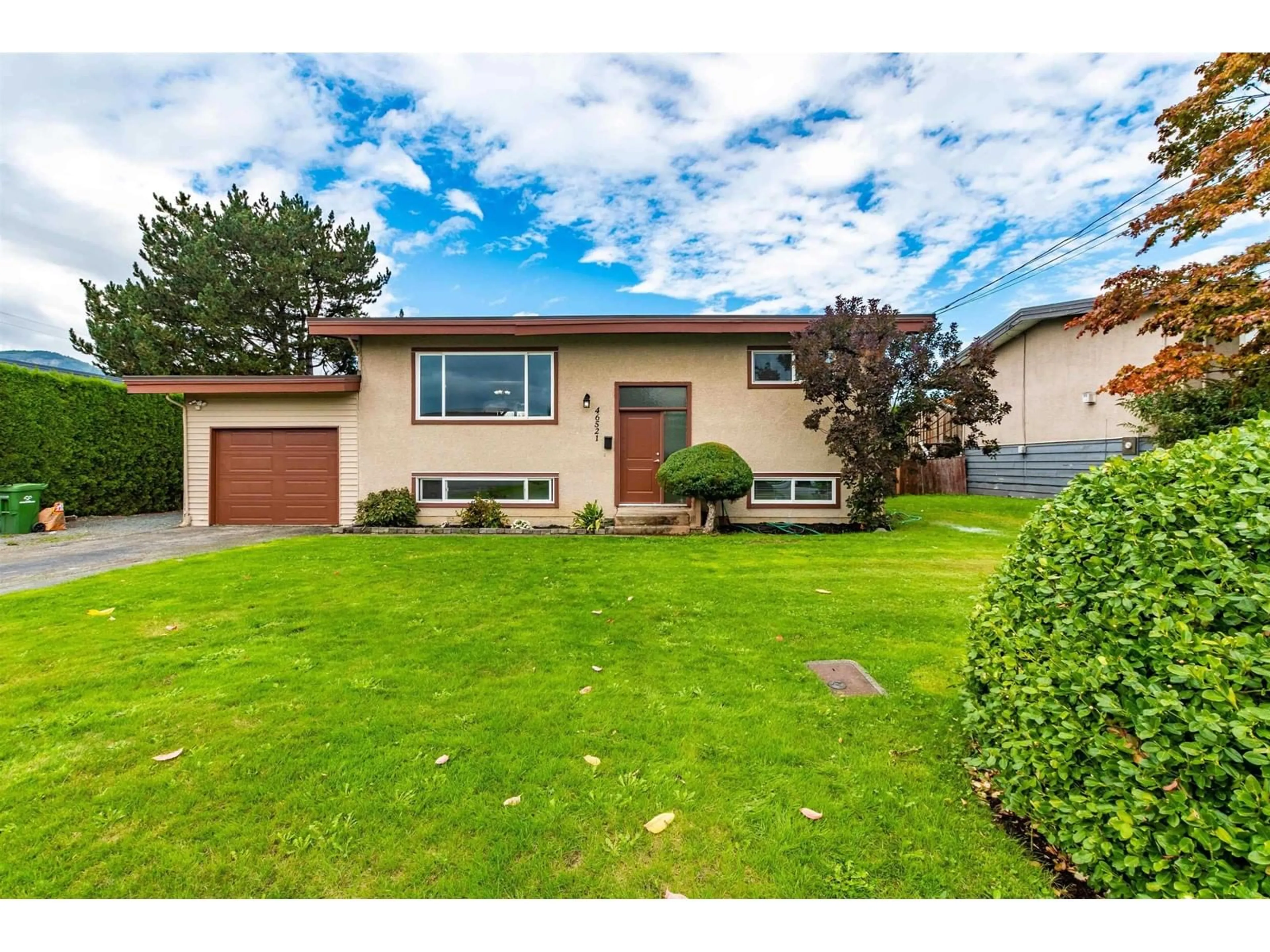 Home with vinyl exterior material, street for 46521 TETON AVENUE, Chilliwack British Columbia V2P6M3
