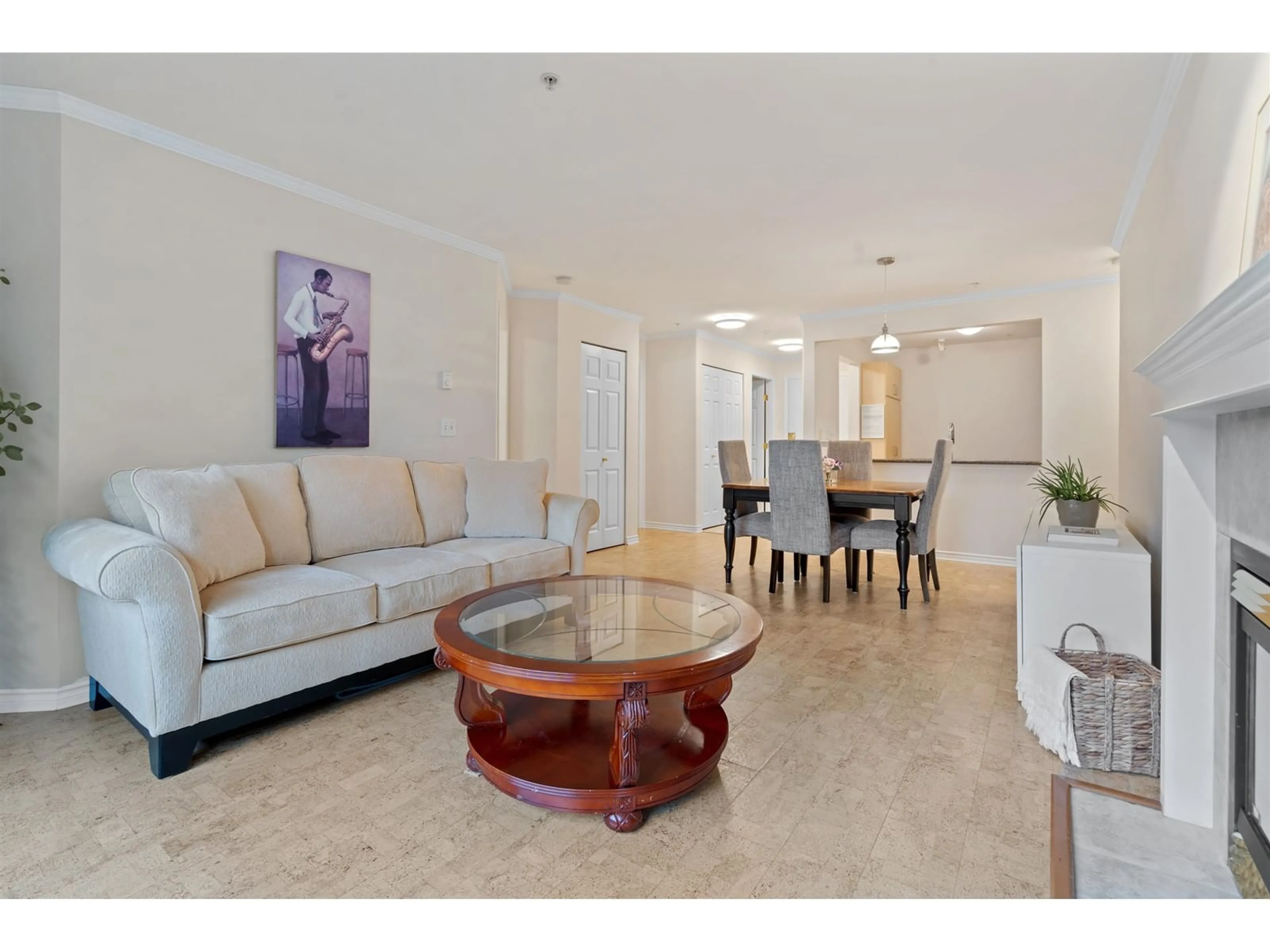 Living room with furniture, unknown for 302 - 15325 17, Surrey British Columbia V4A1T8