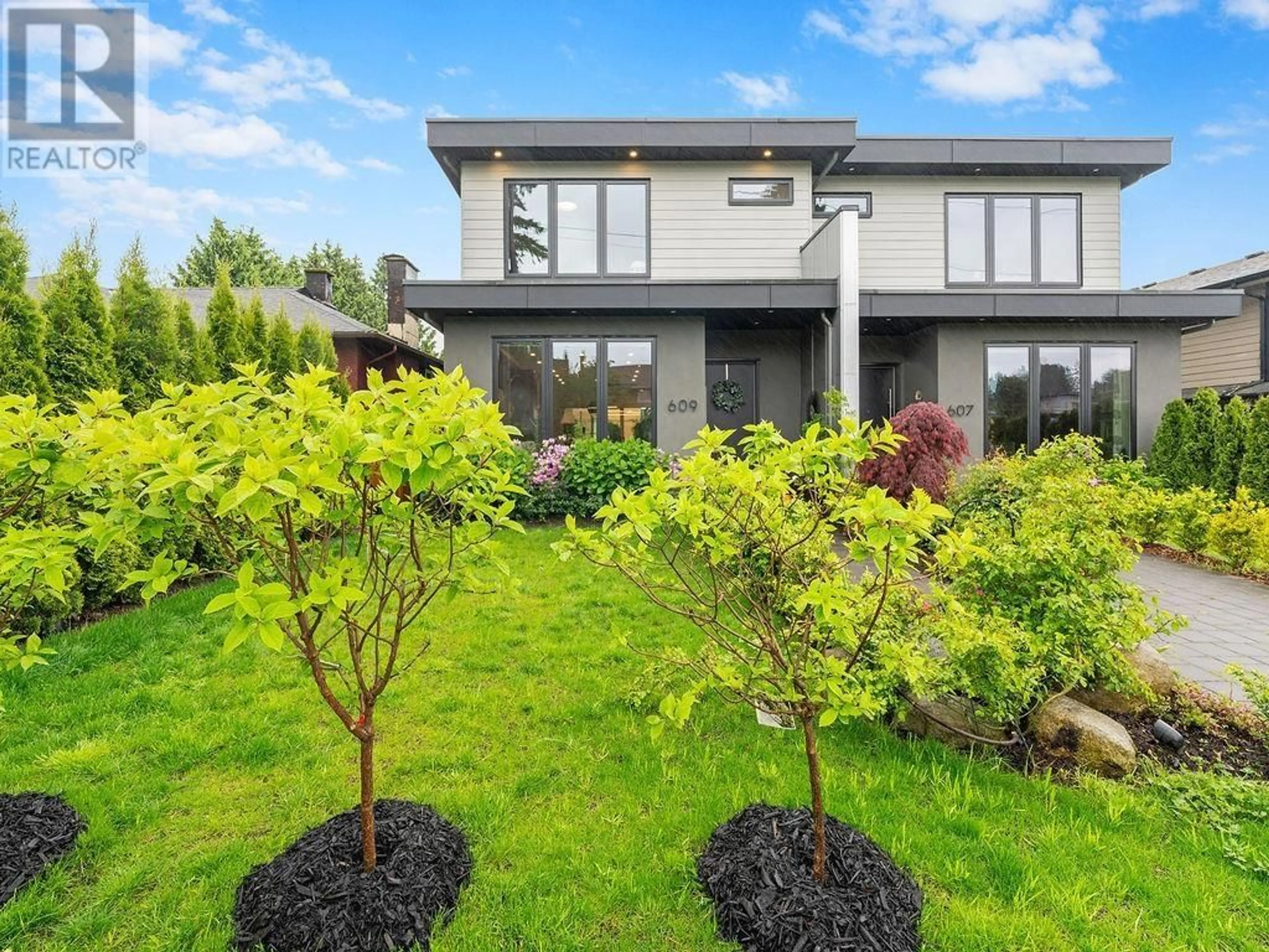 Unknown for 609 4TH STREET, North Vancouver British Columbia V7L1J9