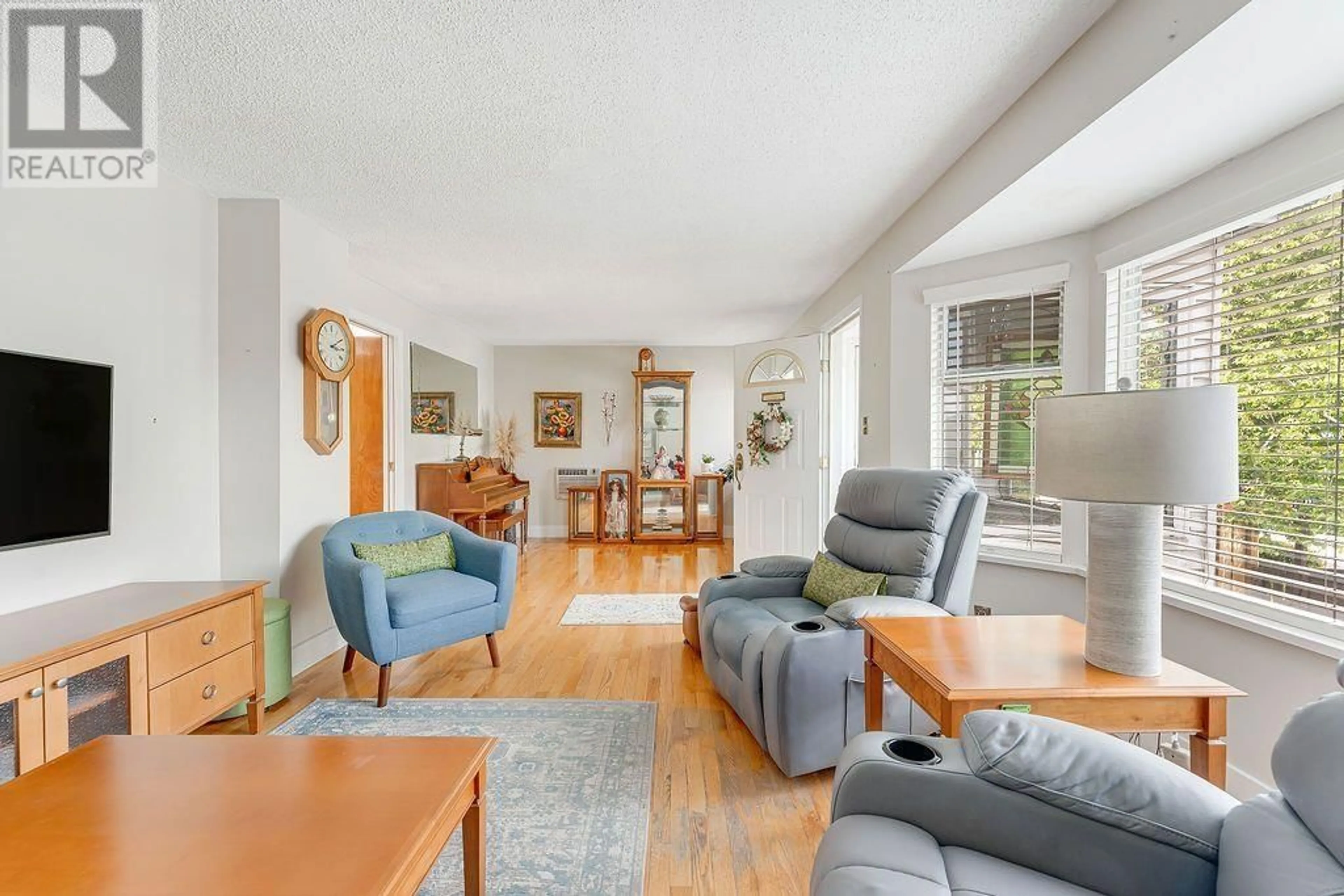 Living room with furniture, unknown for 7875 18TH AVENUE, Burnaby British Columbia V3N1J5