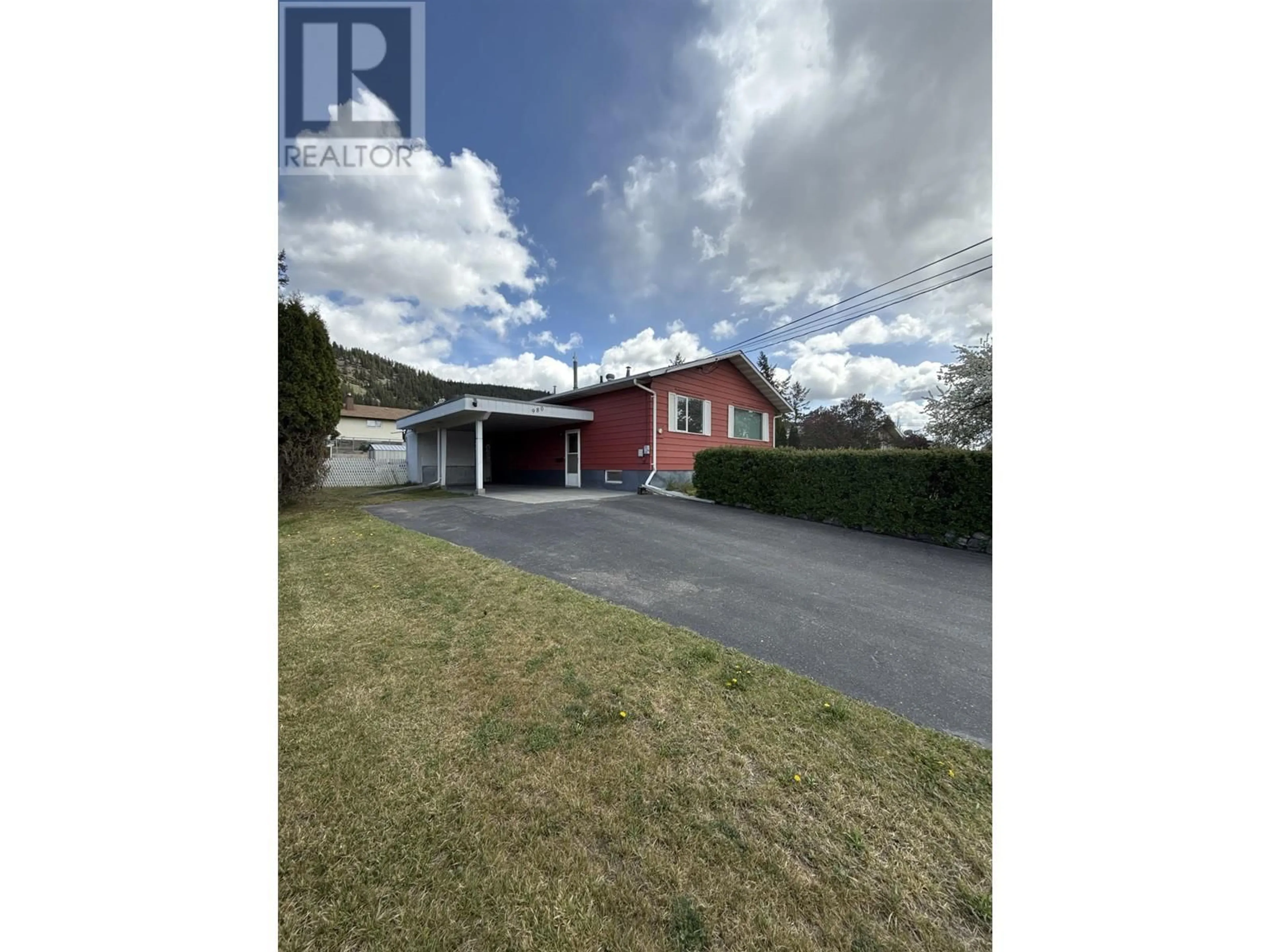 A pic from outside/outdoor area/front of a property/back of a property/a pic from drone, street for 980 WESTERN AVENUE, Williams Lake British Columbia V2G2J6