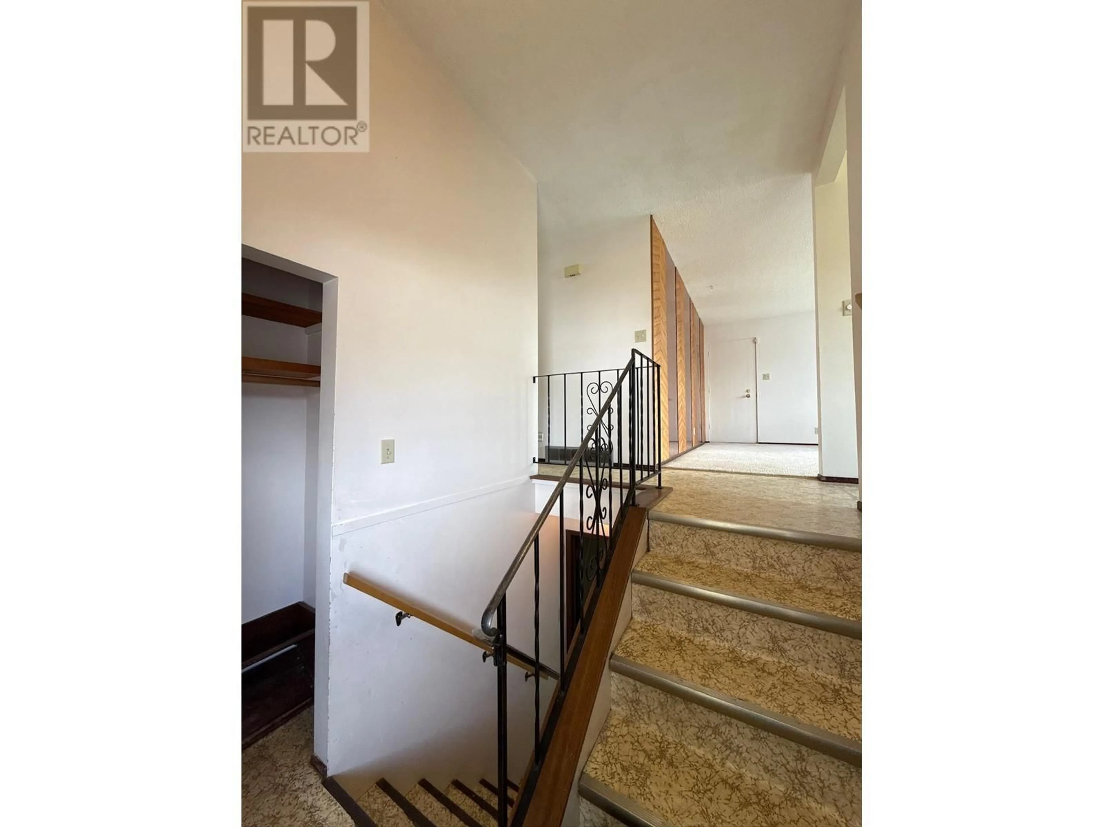 Stairs for 980 WESTERN AVENUE, Williams Lake British Columbia V2G2J6