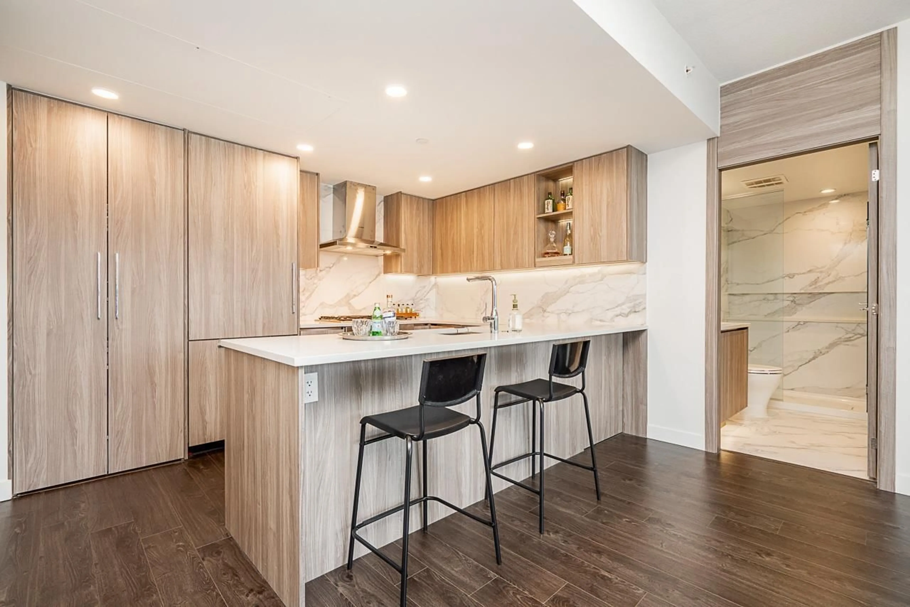 Contemporary kitchen, wood/laminate floor for 903 - 9887 WHALLEY, Surrey British Columbia V3T0P4
