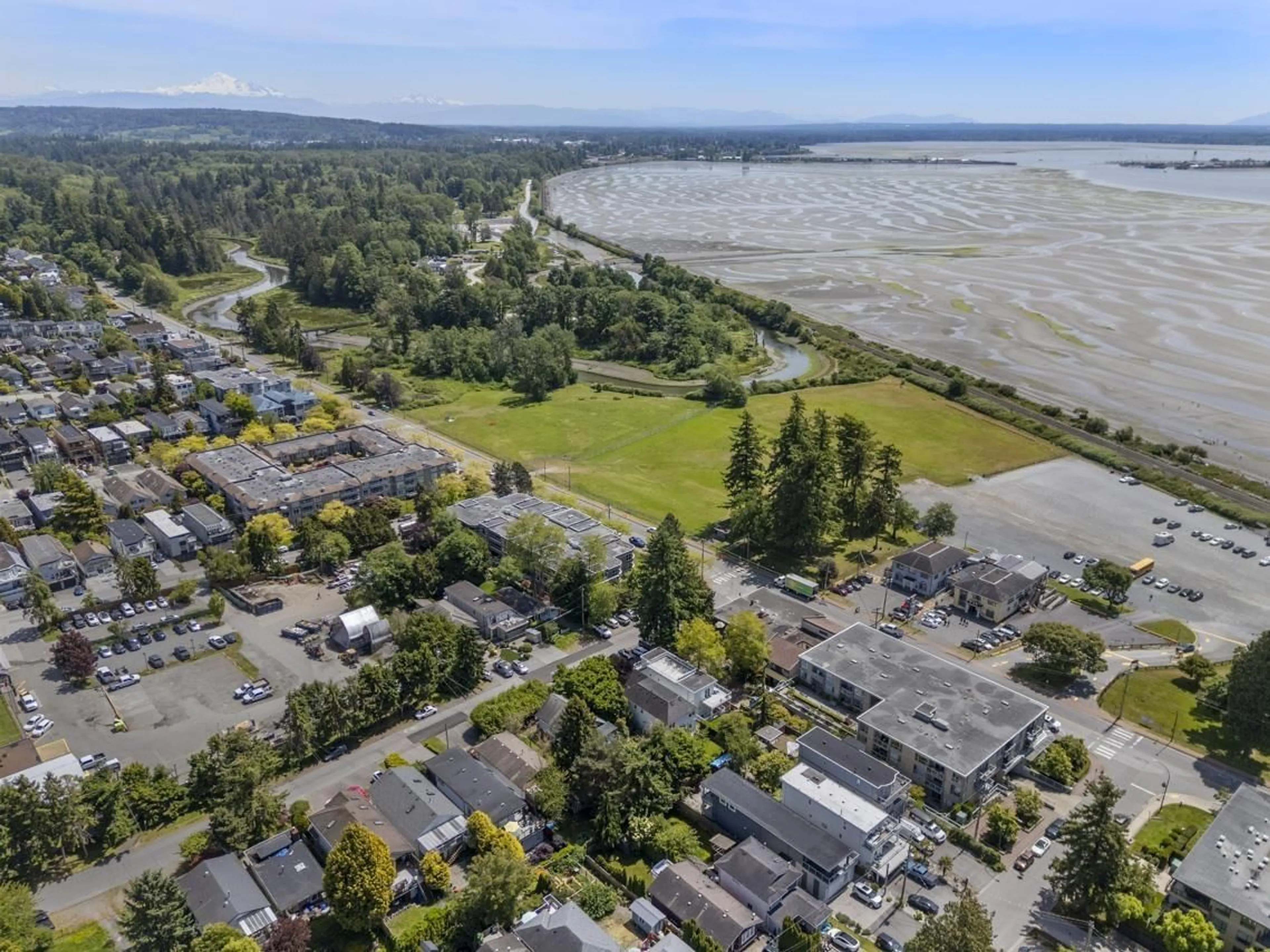 A pic from outside/outdoor area/front of a property/back of a property/a pic from drone, water/lake/river/ocean view for 835 KENT, White Rock British Columbia V4B4S7