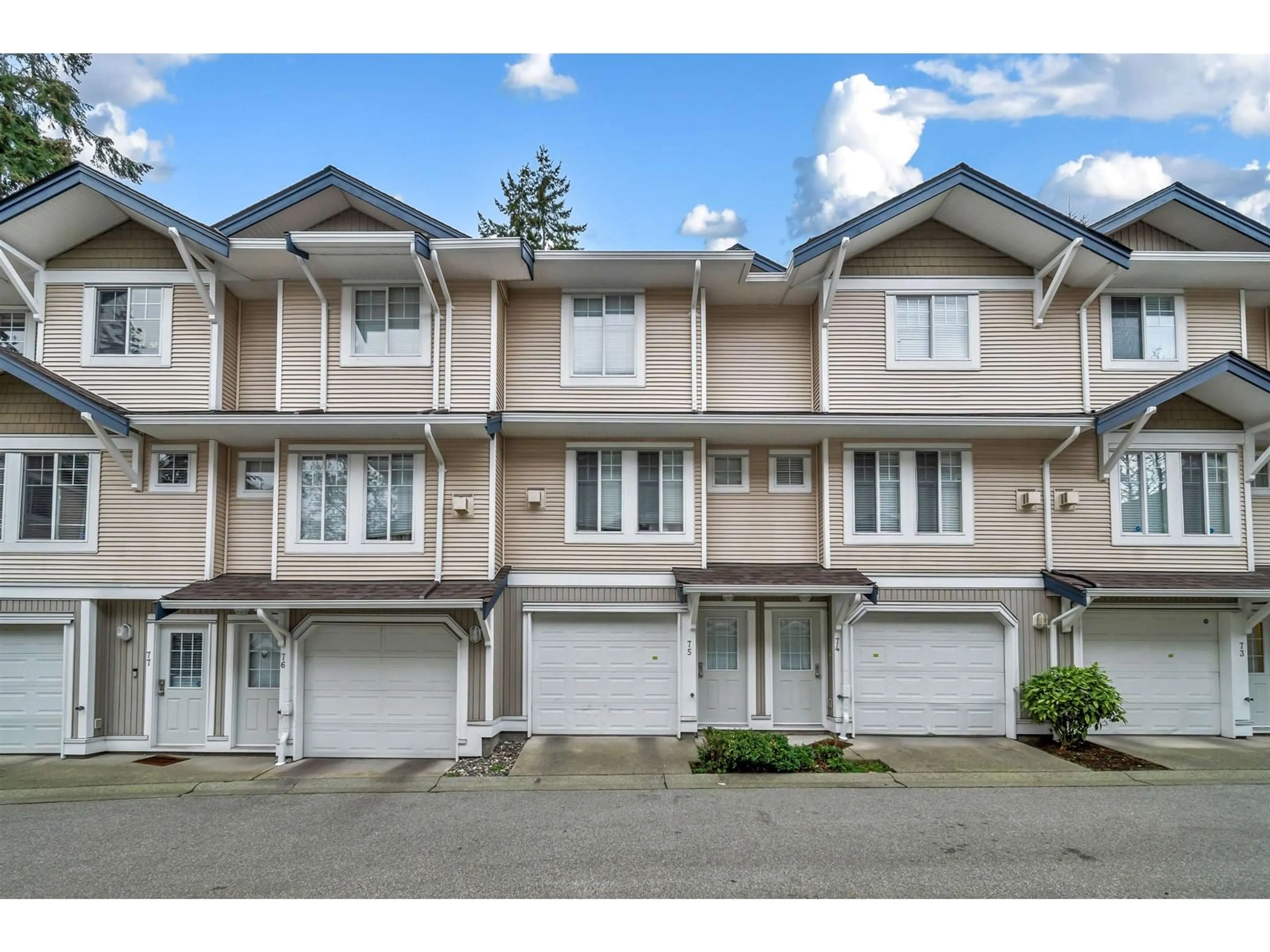 A pic from outside/outdoor area/front of a property/back of a property/a pic from drone, street for 75 - 6533 121, Surrey British Columbia V3W1M5