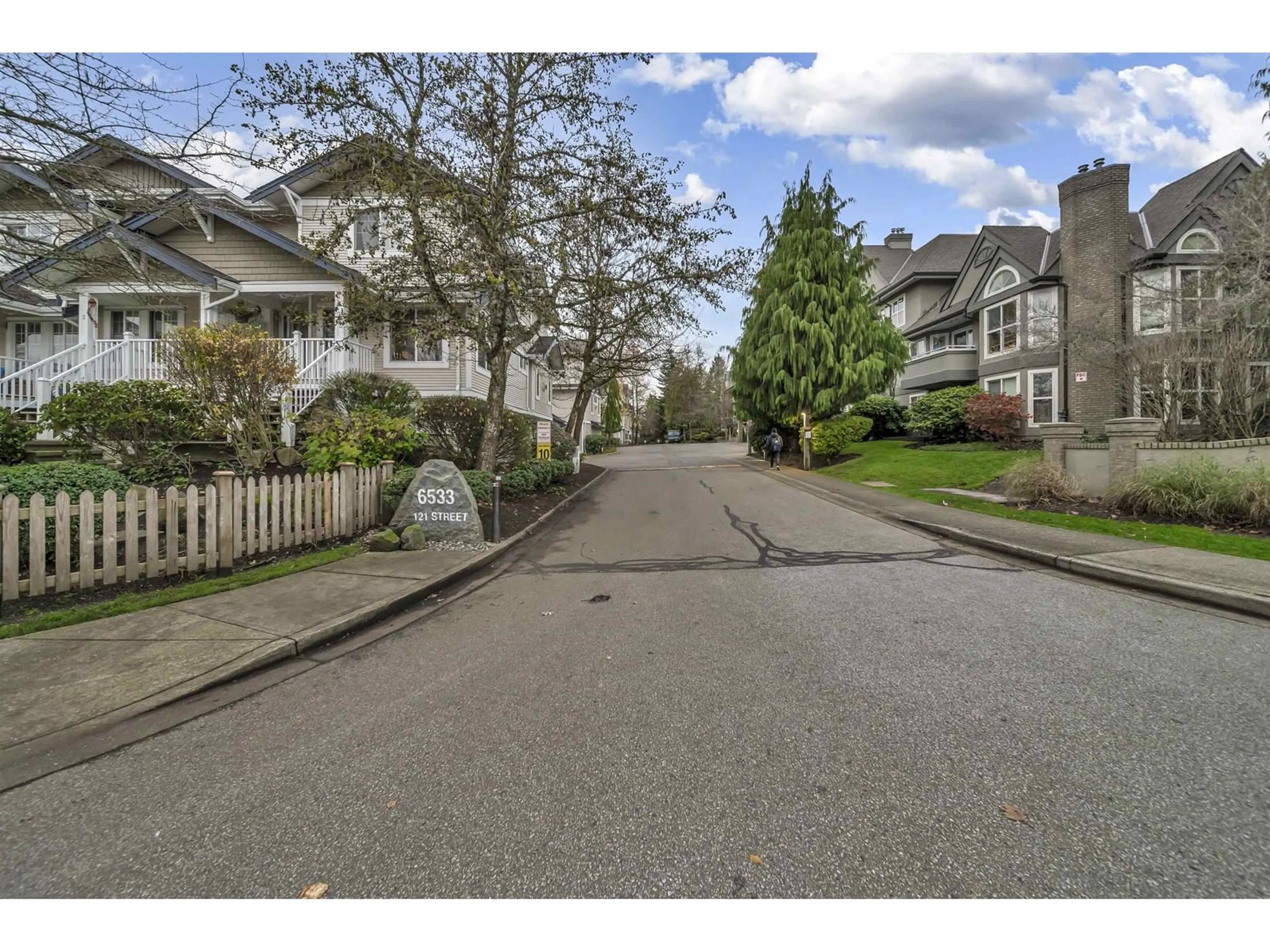 Unknown for 75 - 6533 121, Surrey British Columbia V3W1M5