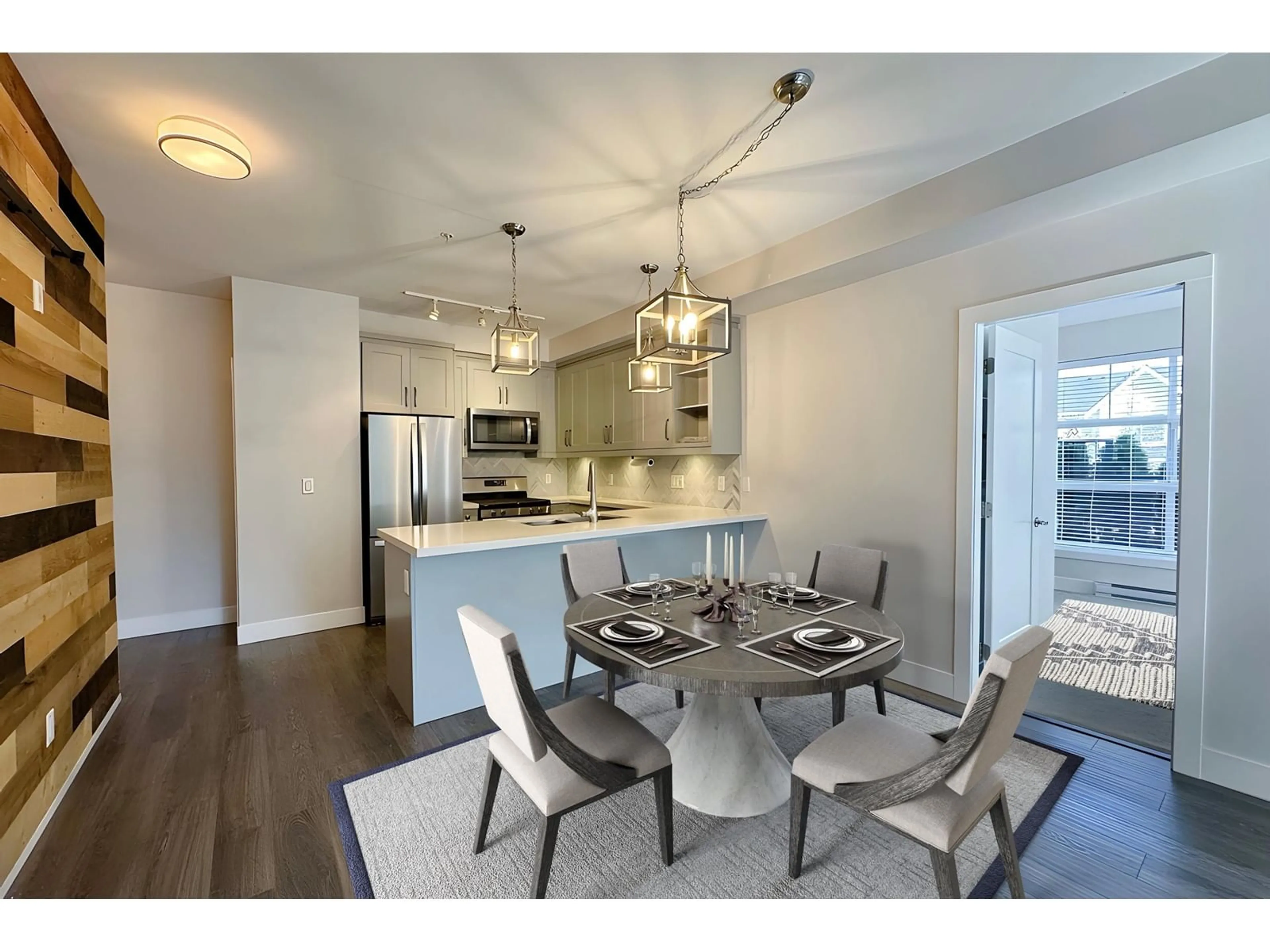 Open concept kitchen, unknown for 101 - 14605 MCDOUGALL, Surrey British Columbia V4P0G7