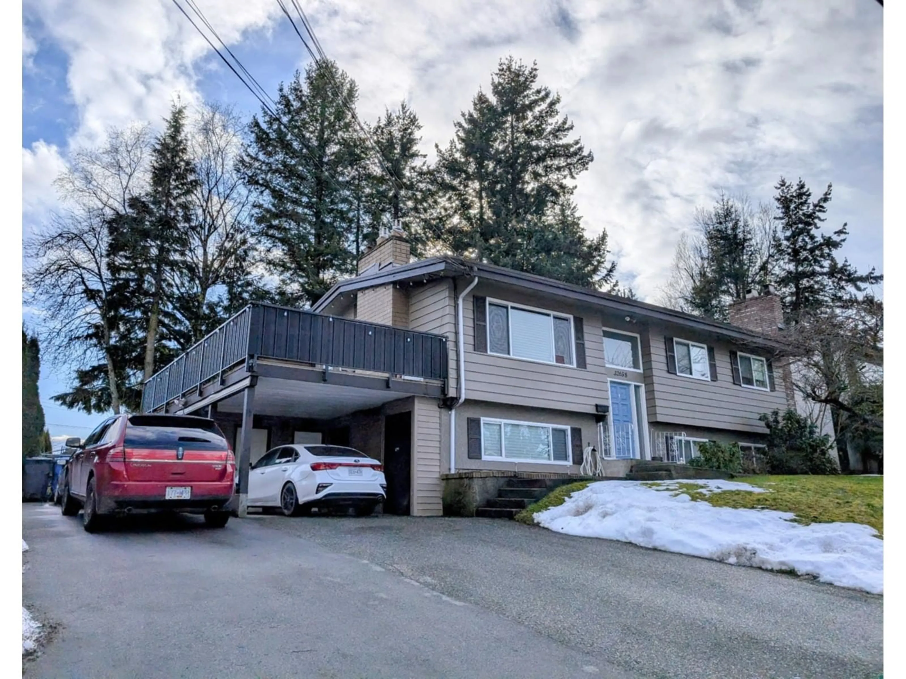 A pic from outside/outdoor area/front of a property/back of a property/a pic from drone, street for 32658 BEVAN, Abbotsford British Columbia V2T1G6