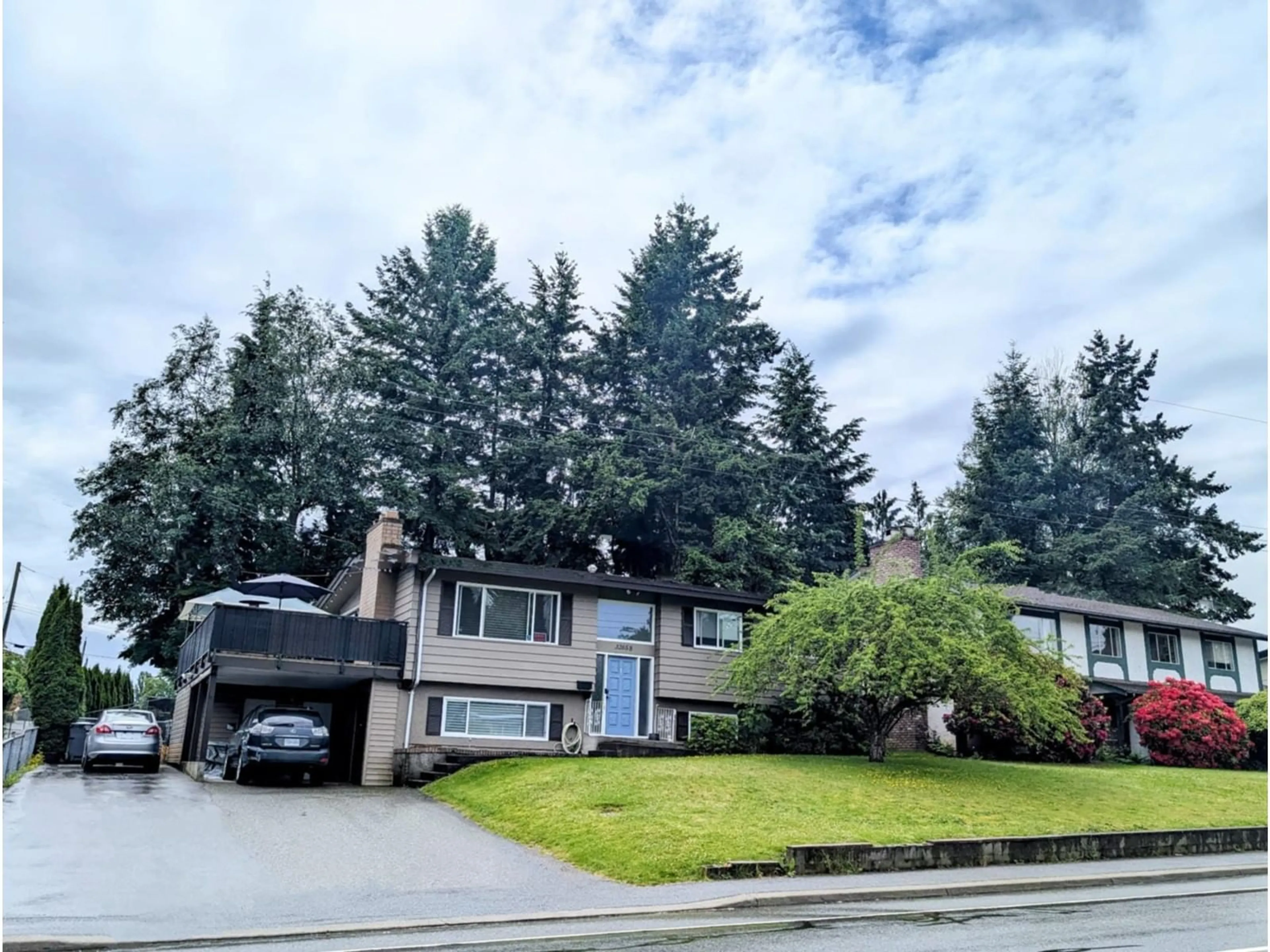Home with vinyl exterior material, street for 32658 BEVAN, Abbotsford British Columbia V2T1G6