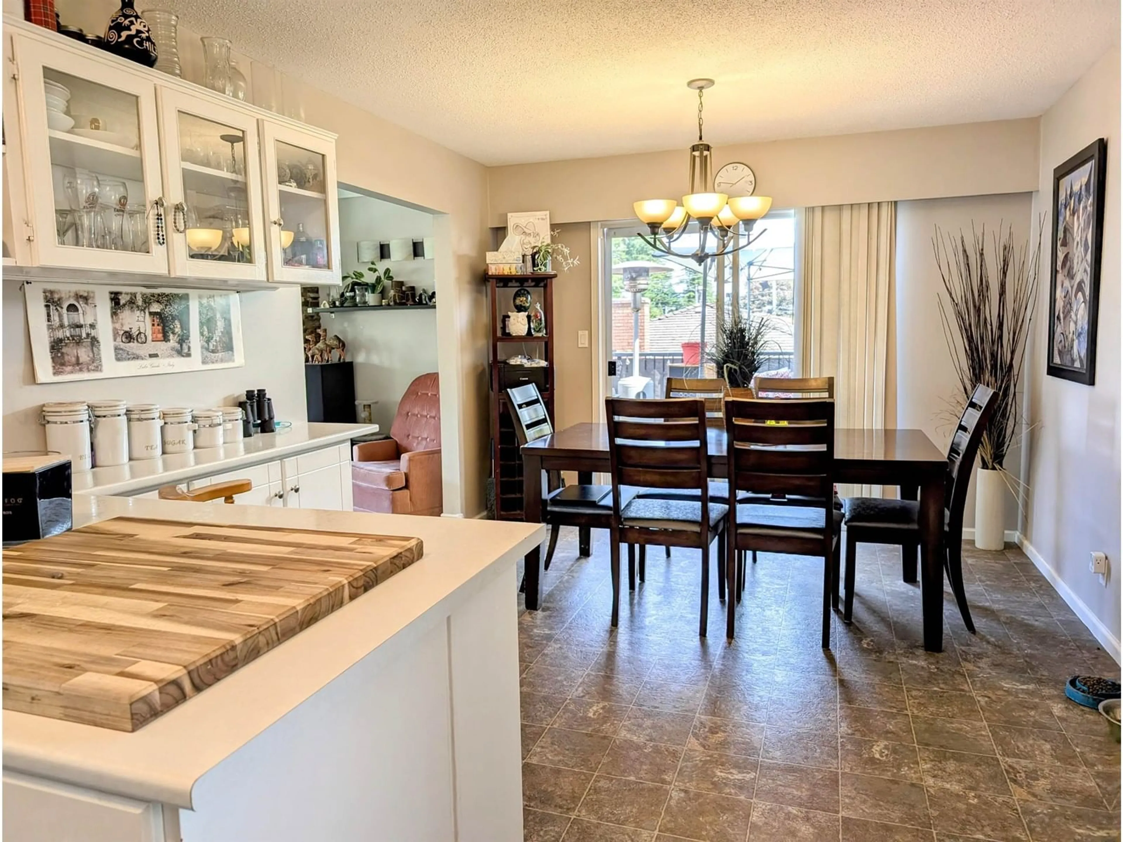 Open concept kitchen, ceramic/tile floor for 32658 BEVAN, Abbotsford British Columbia V2T1G6