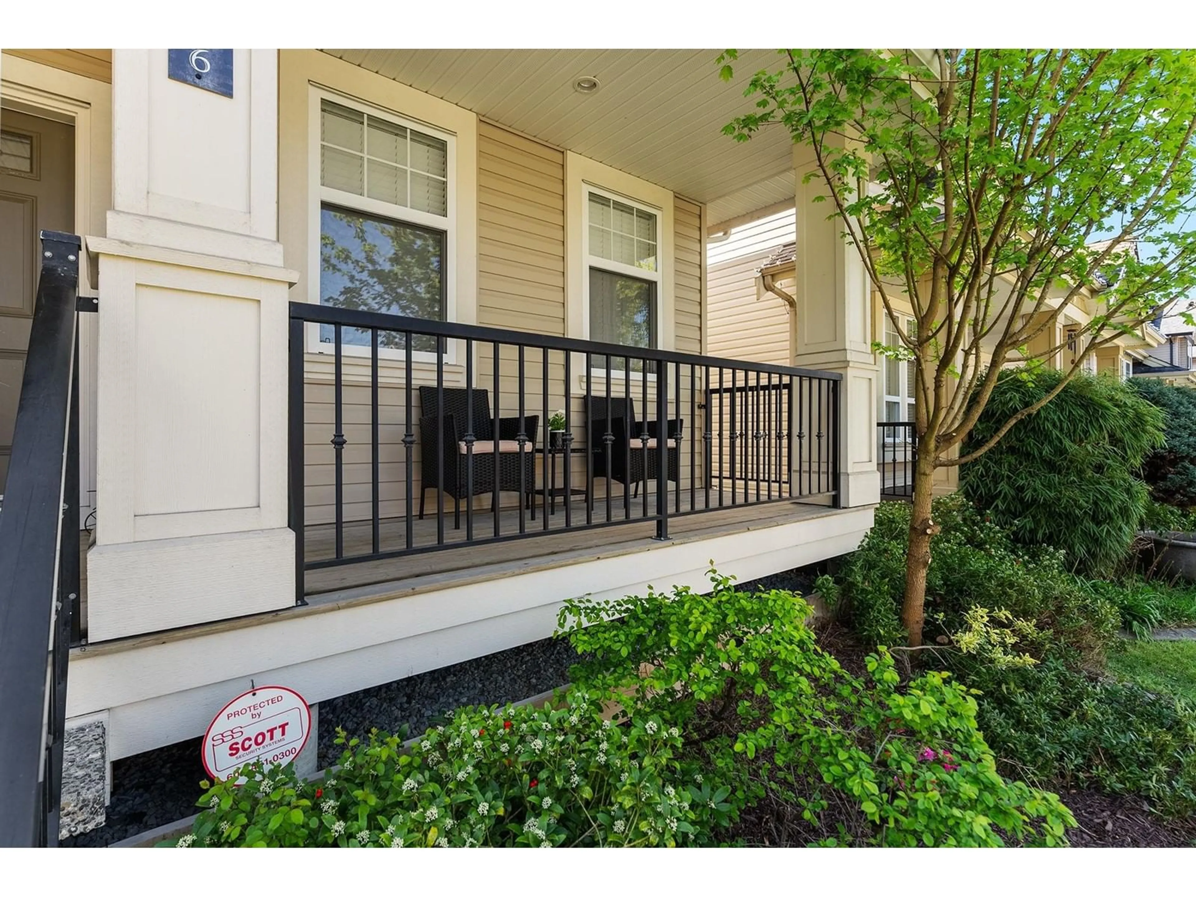 Indoor entryway for 14586 60A, Surrey British Columbia V3S4R5