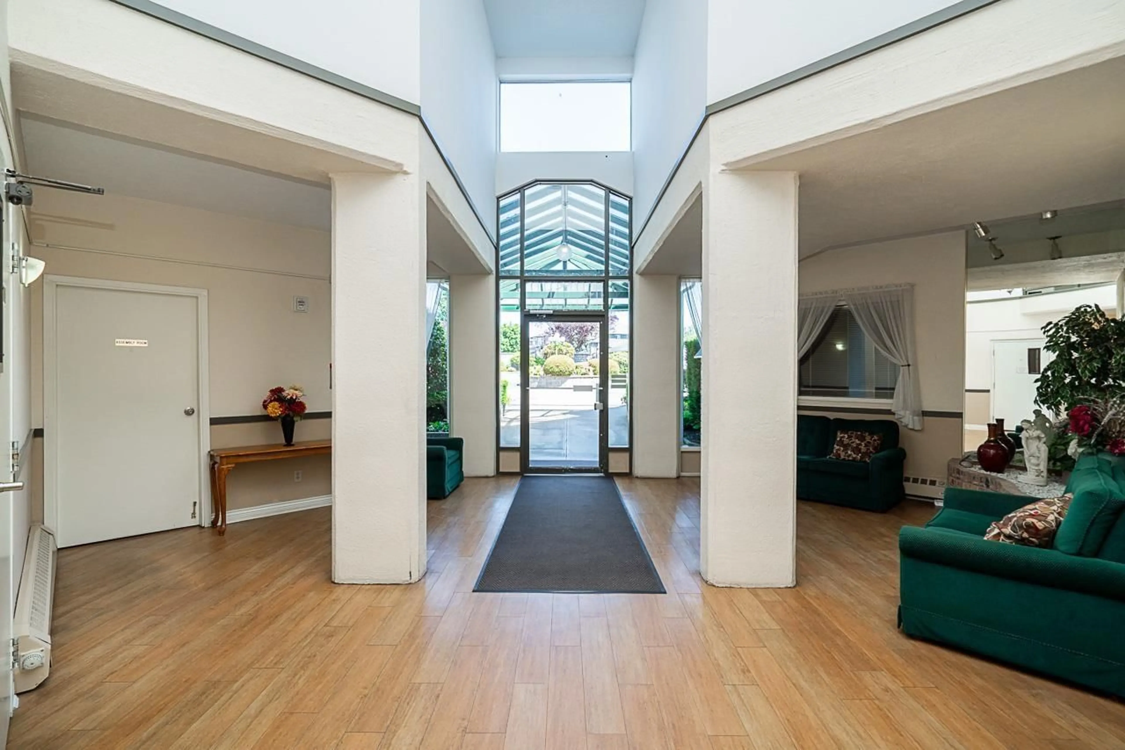 Indoor foyer for 108 - 31850 UNION, Abbotsford British Columbia V2T4V2
