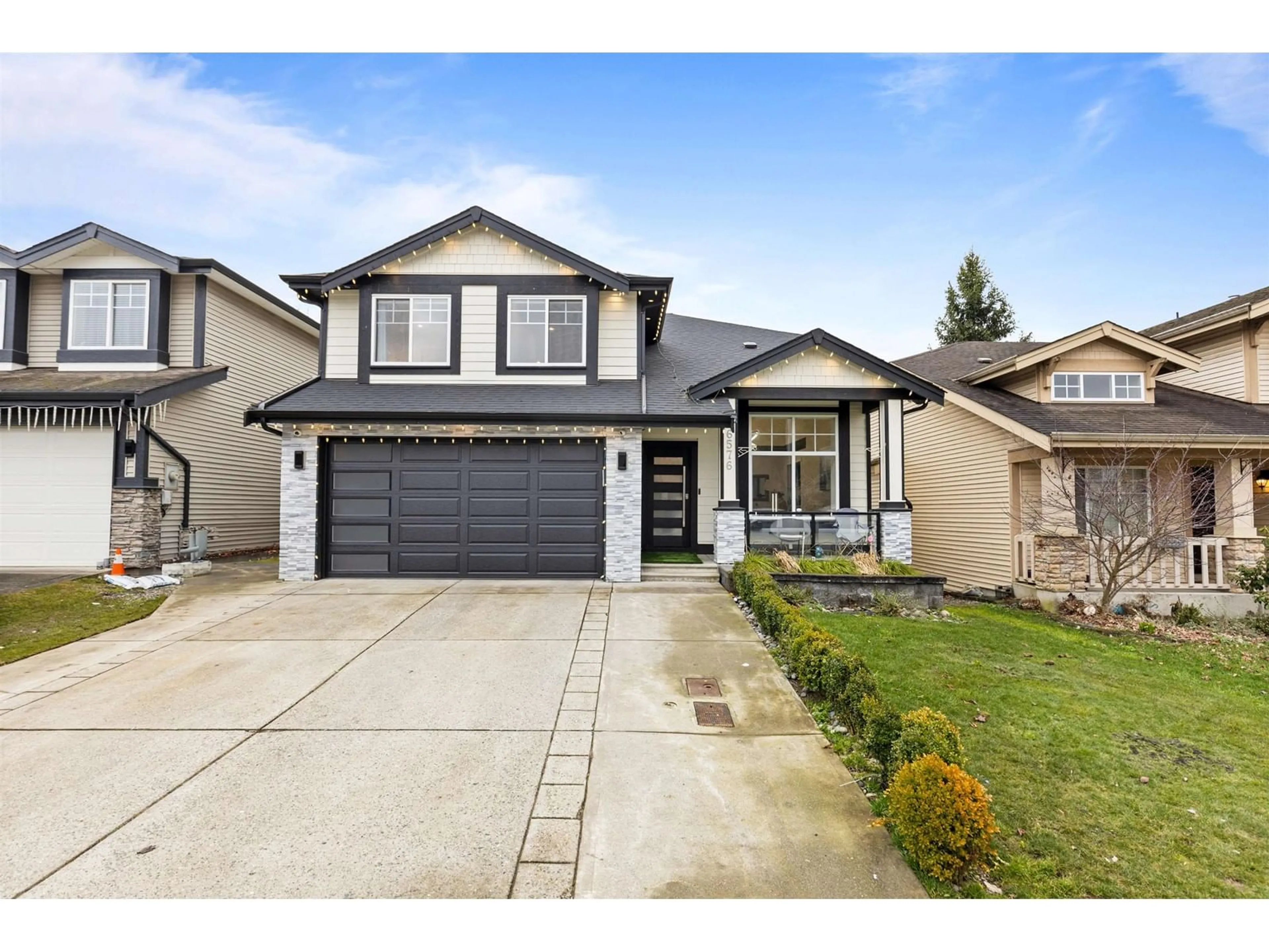 Home with vinyl exterior material, street for 6576 207, Langley British Columbia V2Y2Y5