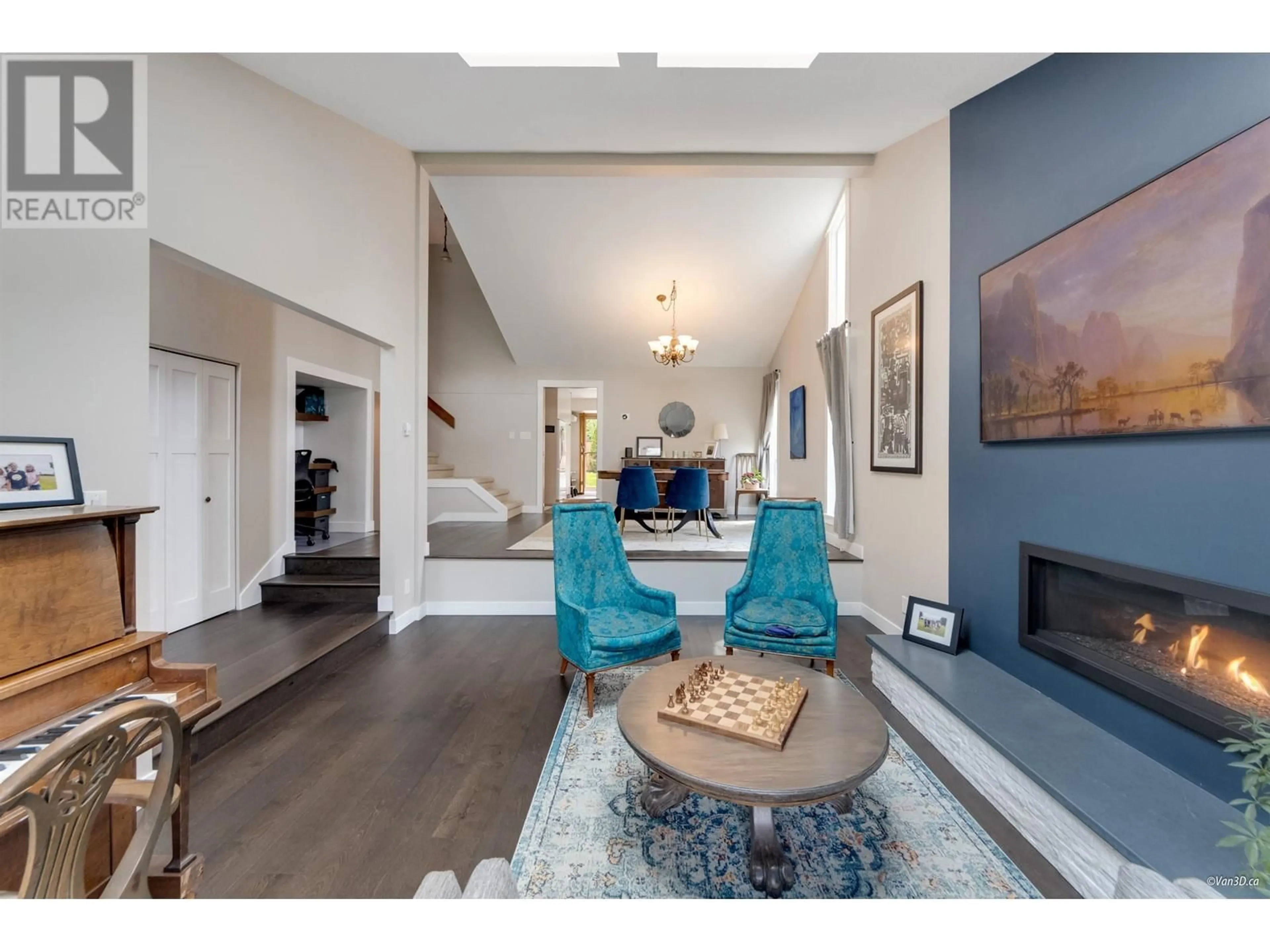 Living room with furniture, unknown for 38582 WESTWAY AVENUE, Squamish British Columbia V8B0L6