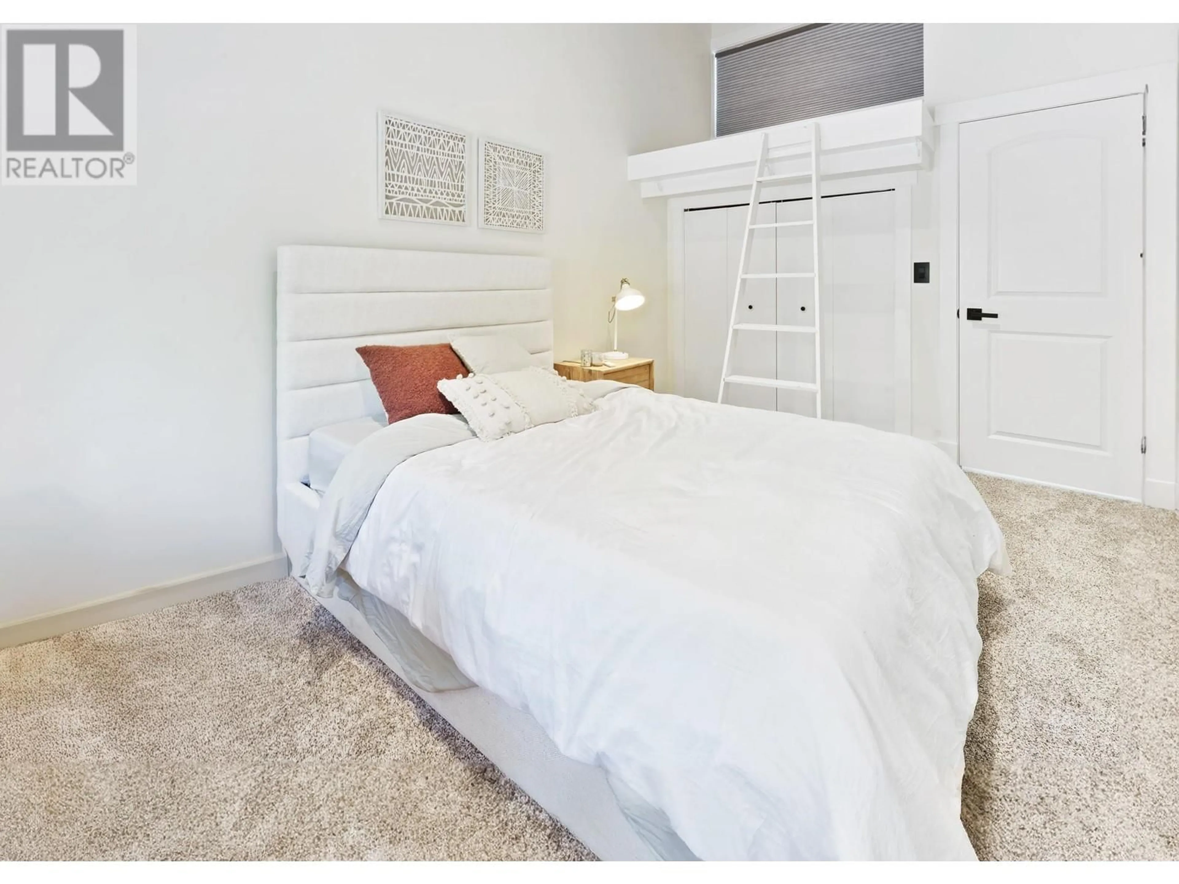 Bedroom with bed, carpet floor for 25011 FERGUSON AVENUE, Maple Ridge British Columbia V2W1H4