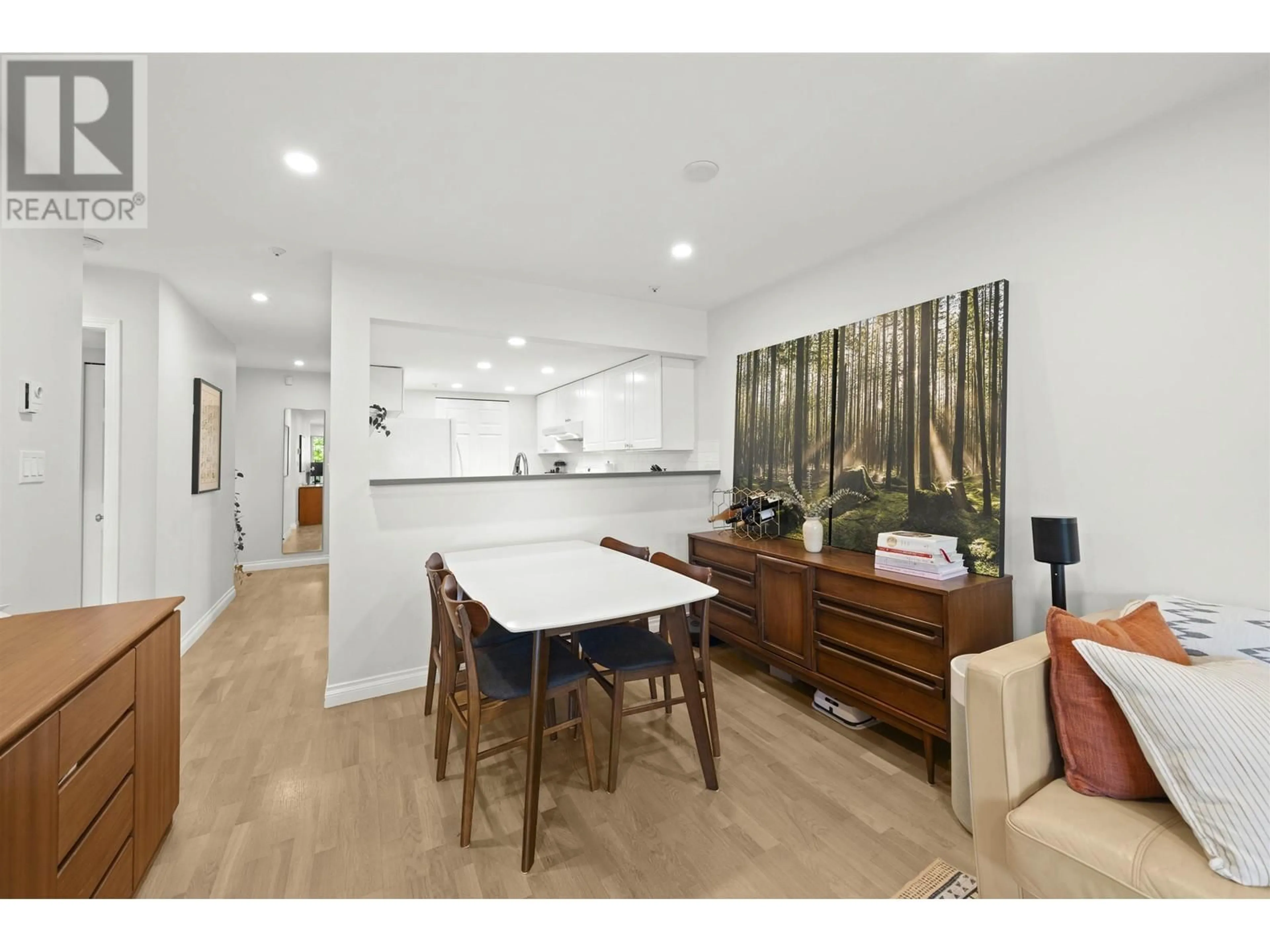 Open concept kitchen, wood/laminate floor for 318 - 511 7TH AVENUE, Vancouver British Columbia V5Z4R2