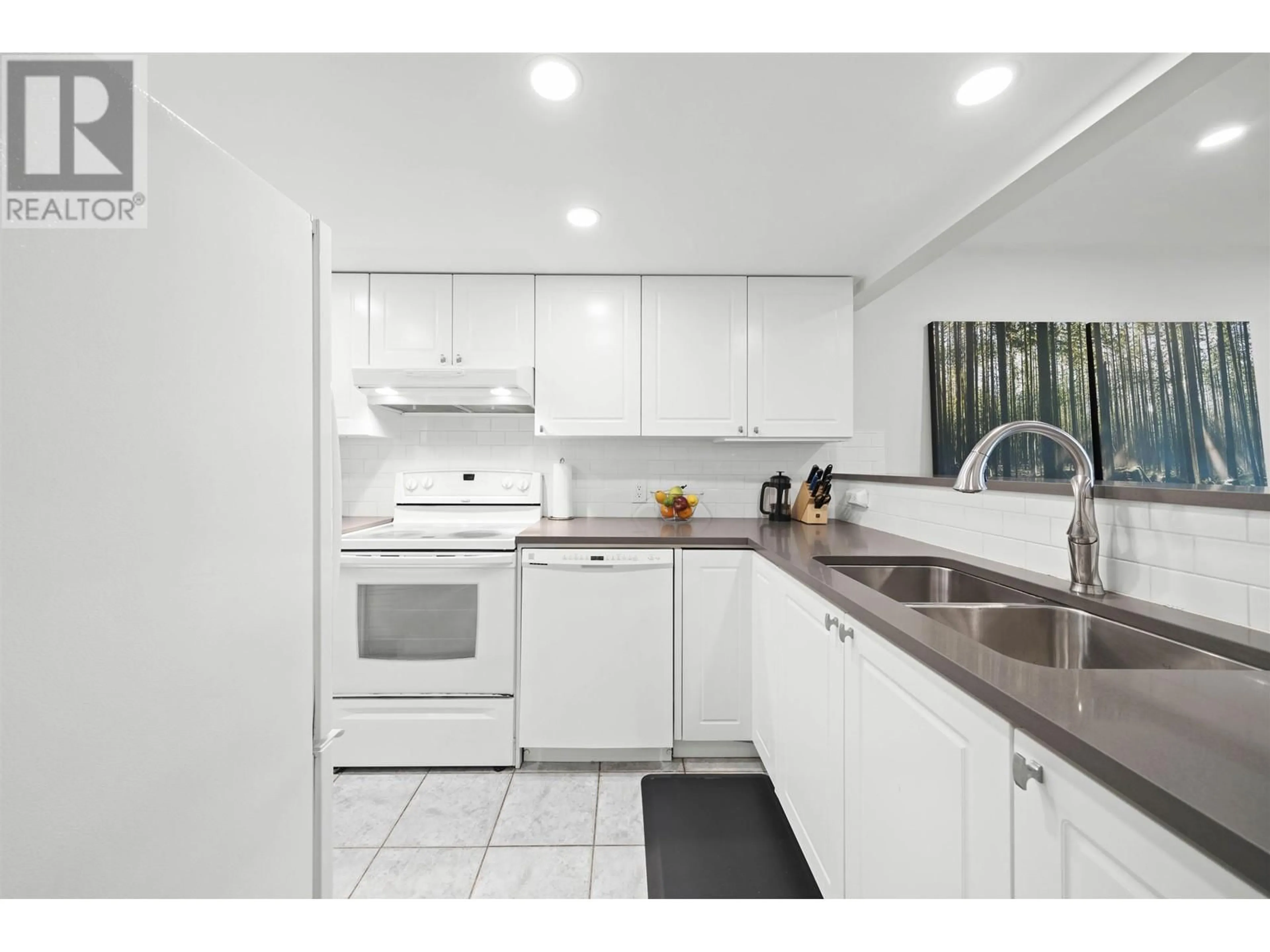 Standard kitchen, unknown for 318 - 511 7TH AVENUE, Vancouver British Columbia V5Z4R2