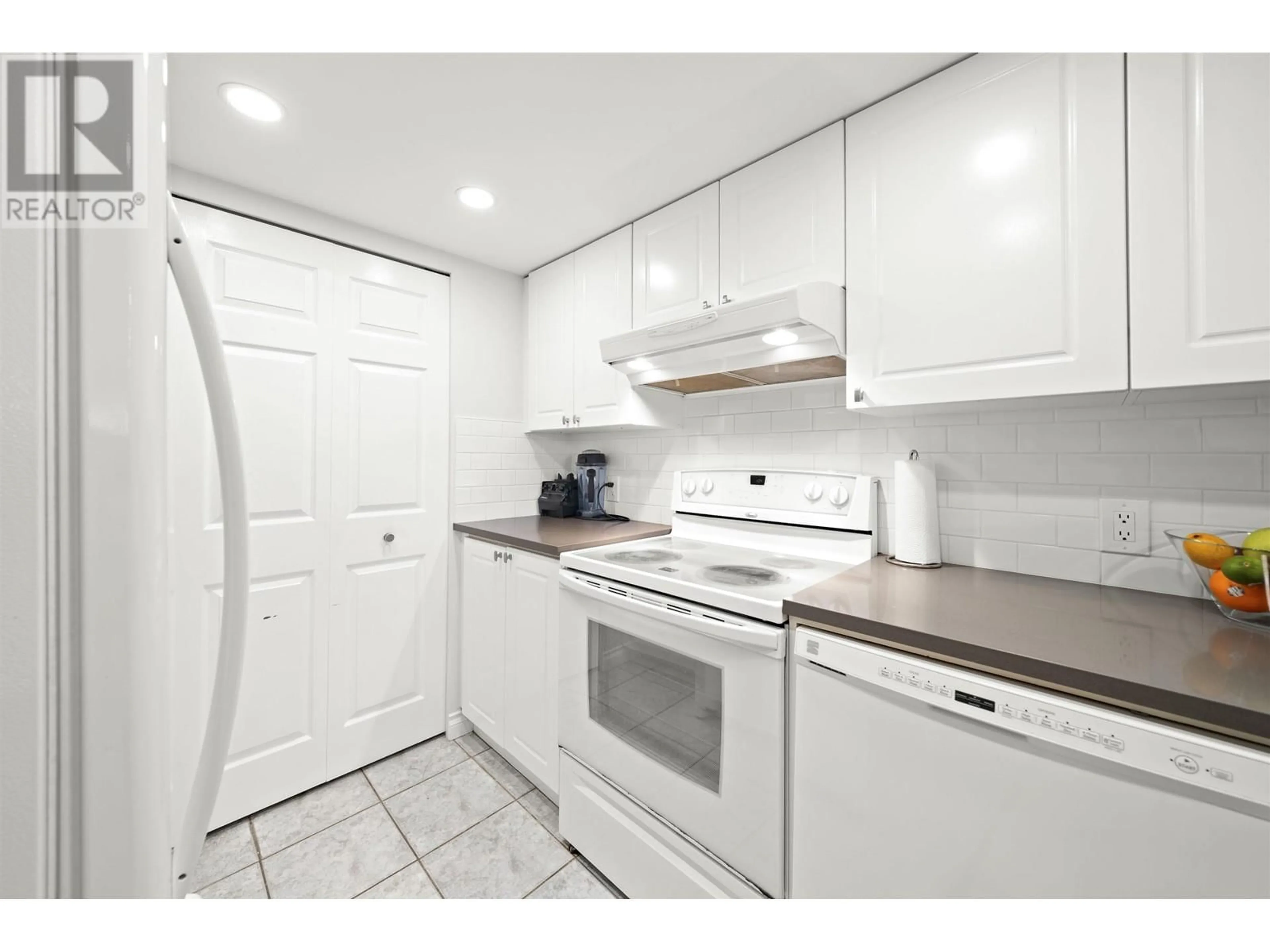Standard kitchen, unknown for 318 - 511 7TH AVENUE, Vancouver British Columbia V5Z4R2