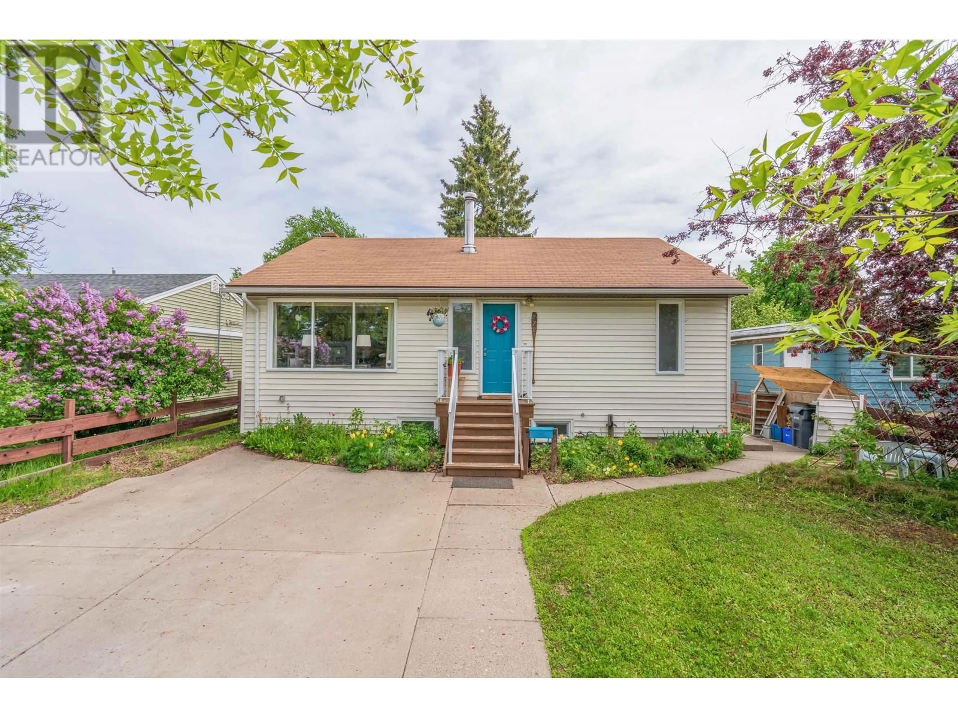 Home with vinyl exterior material, street for 872 HARPER STREET, Prince George British Columbia V2M2W7