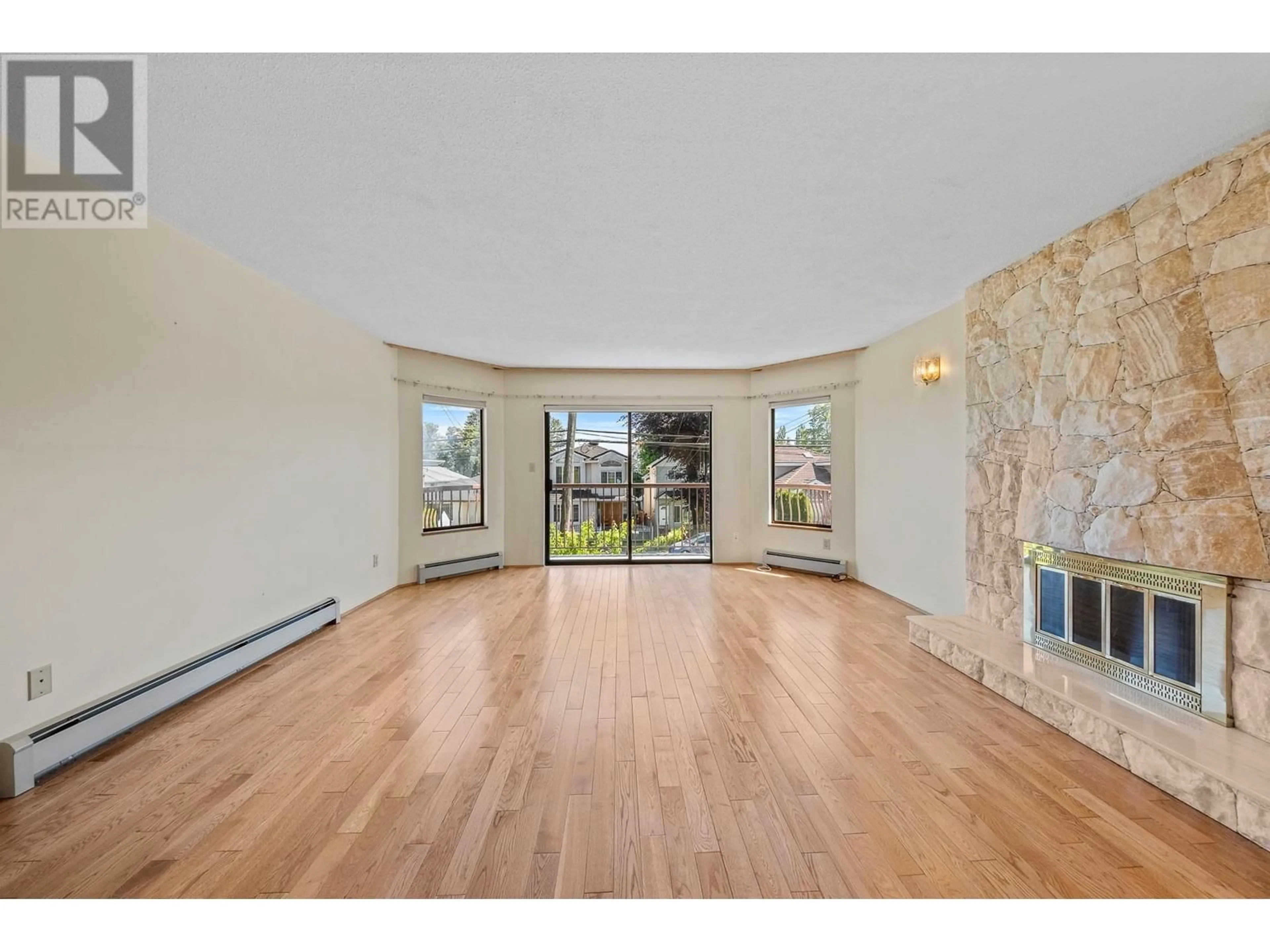 A pic of a room for 8285 12TH AVENUE, Burnaby British Columbia V3N2L5